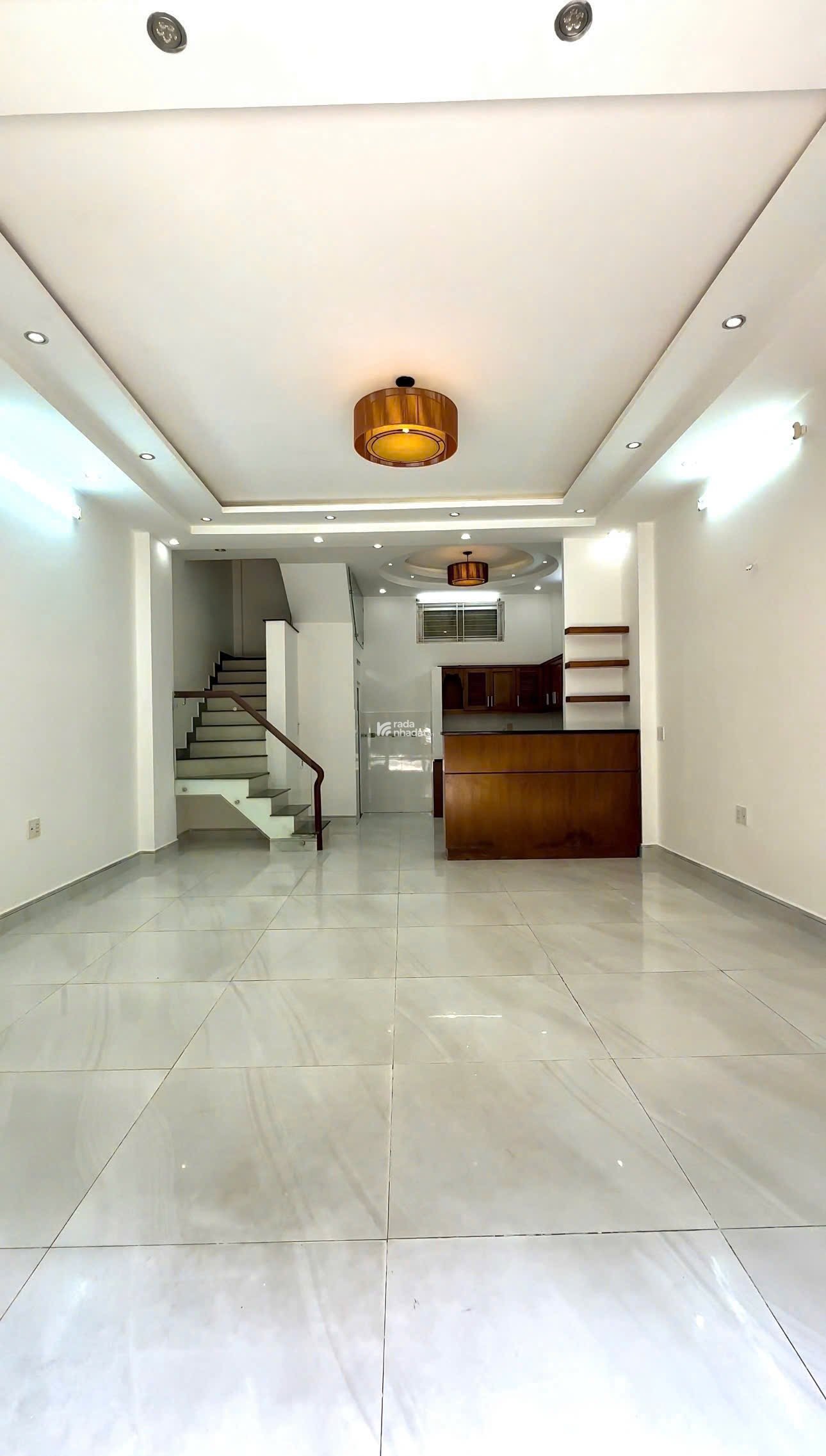 - NHÀ LÃNH BÌNH THĂNG 2 lầu hẻm oto P12 Q11  