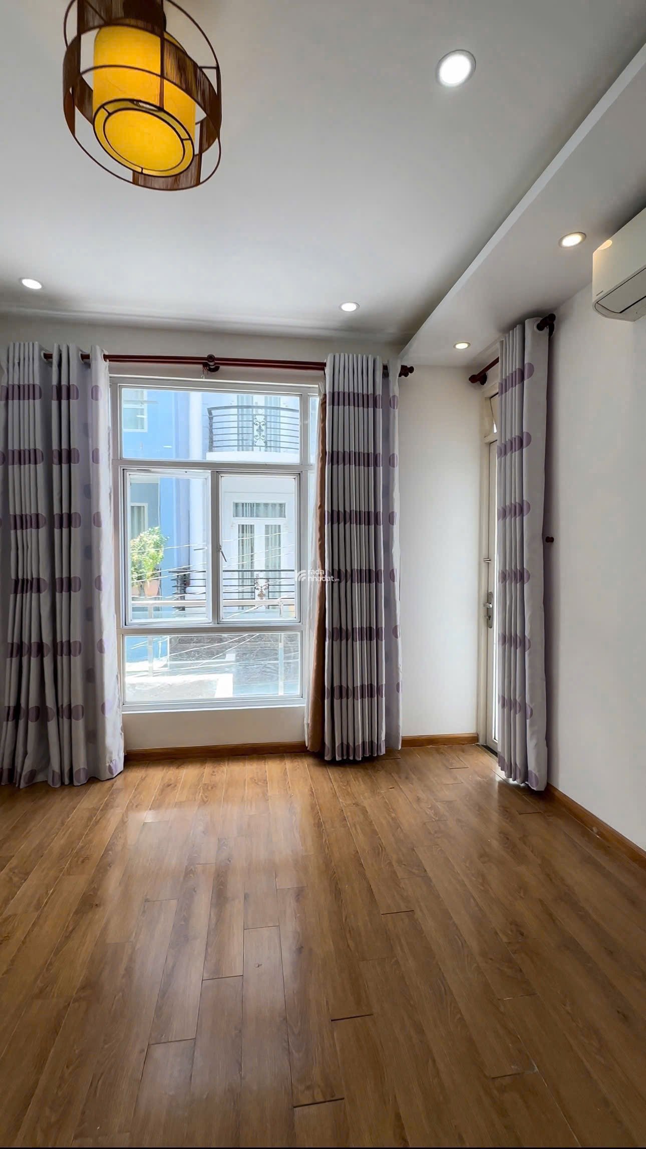 - NHÀ LÃNH BÌNH THĂNG 2 lầu hẻm oto P12 Q11  