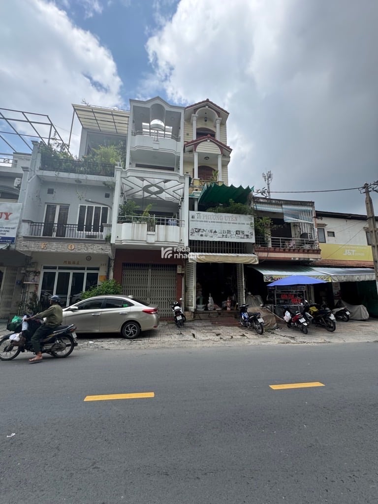 MẶT PHỐ MAI XUÂN THƯỞNG SẦM UẤT NGÀY ĐÊM - NHÀ 5 