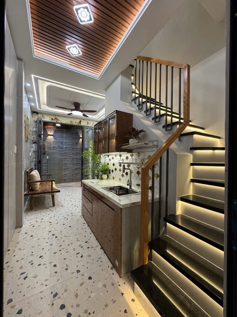 NHÀ SIÊU ĐẸP QUẬN 6 -  NHÀ 4 TẦNG - NGAY TRỤC GIAO THÔNG CHỢ LỚN