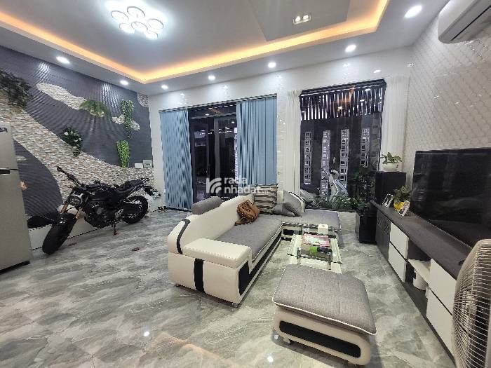 Bán nhà 1/xẹt Trường Chinh - 45m2 - 4 Tầng Full nội thất xịn - Ngang 5,6 - HXH - Chỉ 8.9 Tỷ 