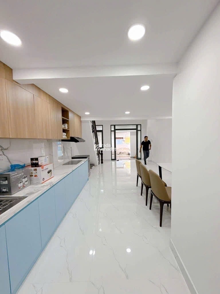 Bán nhà Quận 7 sát mặt tiền Huỳnh Tấn Phát đoạn xung nhất, 3 tầng 3 phòng chỉ 5 tỷ nhỉnh