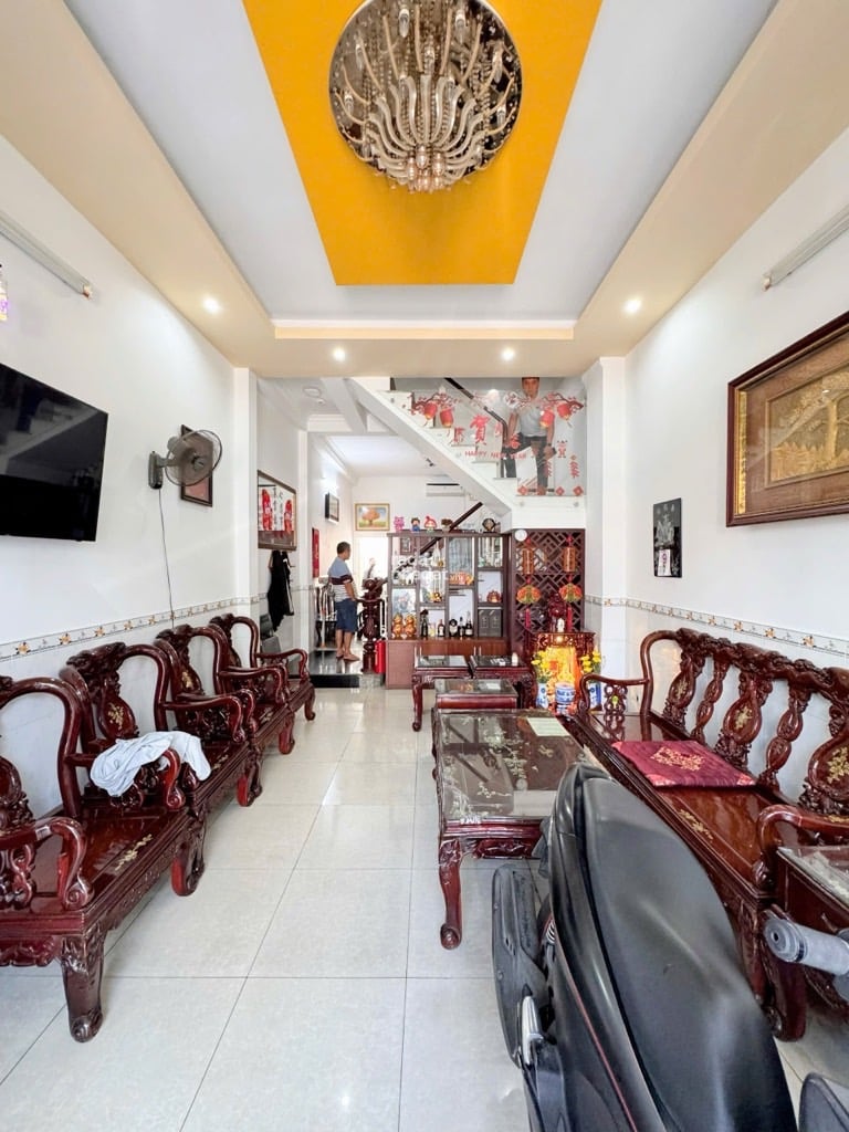 BÁN NHÀ MẶT TIỀN KDC NAM HÙNG VƯƠNG 72M2 6.5 TỶ 4 TẦNG GẦN CÔNG VIÊN