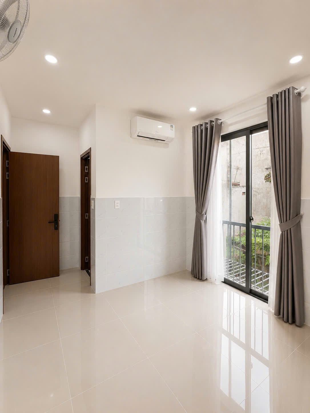 Bán CHDV cho thuê 105tr/th hẻm xe hơi gần Bùi Đình Túy. Sát chợ Bà Chiểu NT Hàng Xanh 8x19