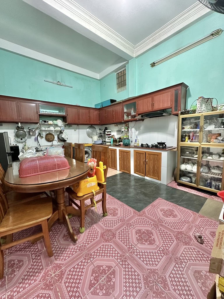 TÂN BÌNH - HẺM NHỰA - KHU VIP SÂN BAY HIẾM NHÀ BÁN - DIỆN TÍCH ĐẸP 5M * 20M - 3 TẦNG - 6PN - 5WC 