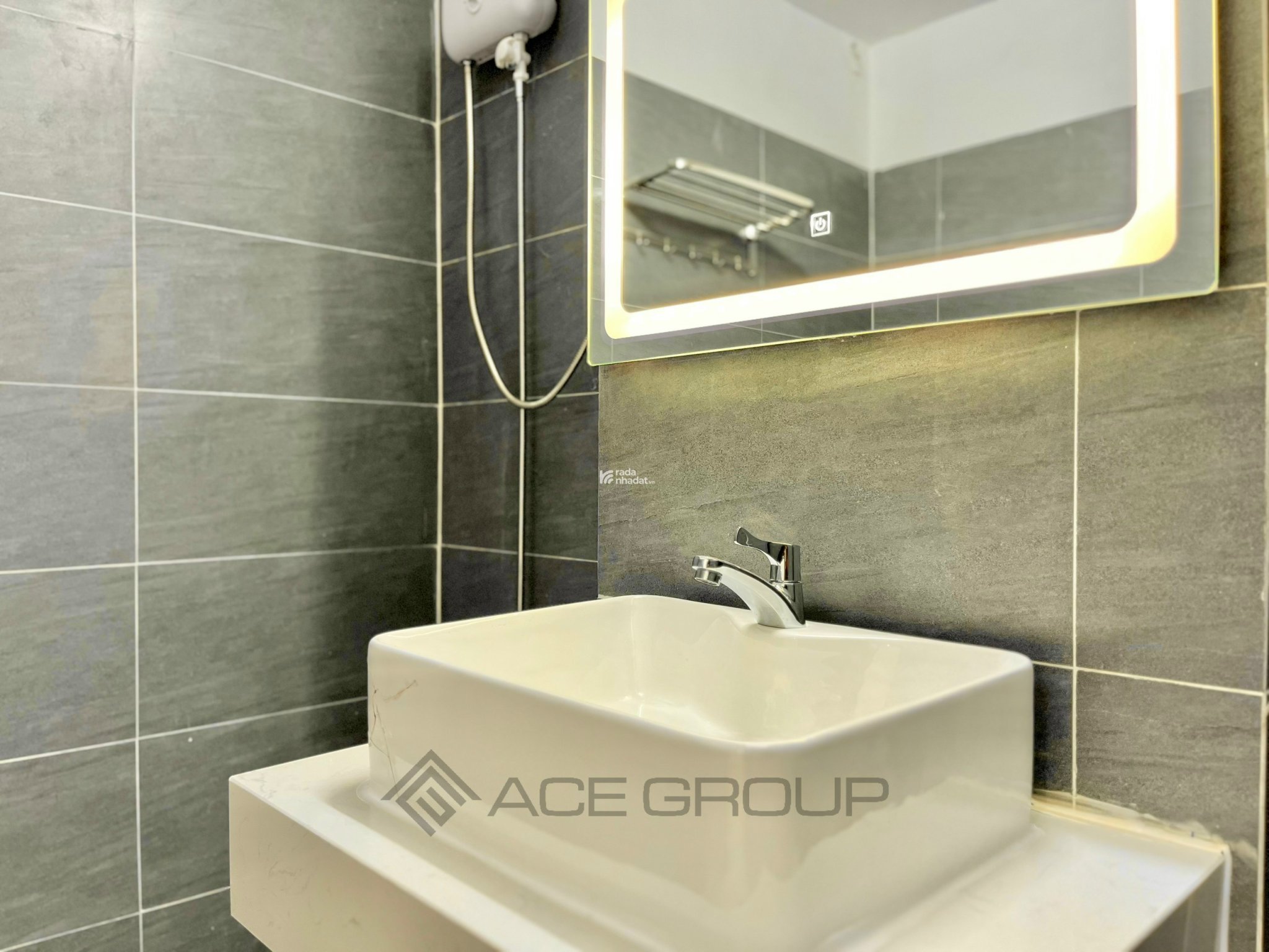 Cho thuê căn hộ quận 3, đầy đủ nội thất, ban công, mặt tiền gần công viên Tao Đàn