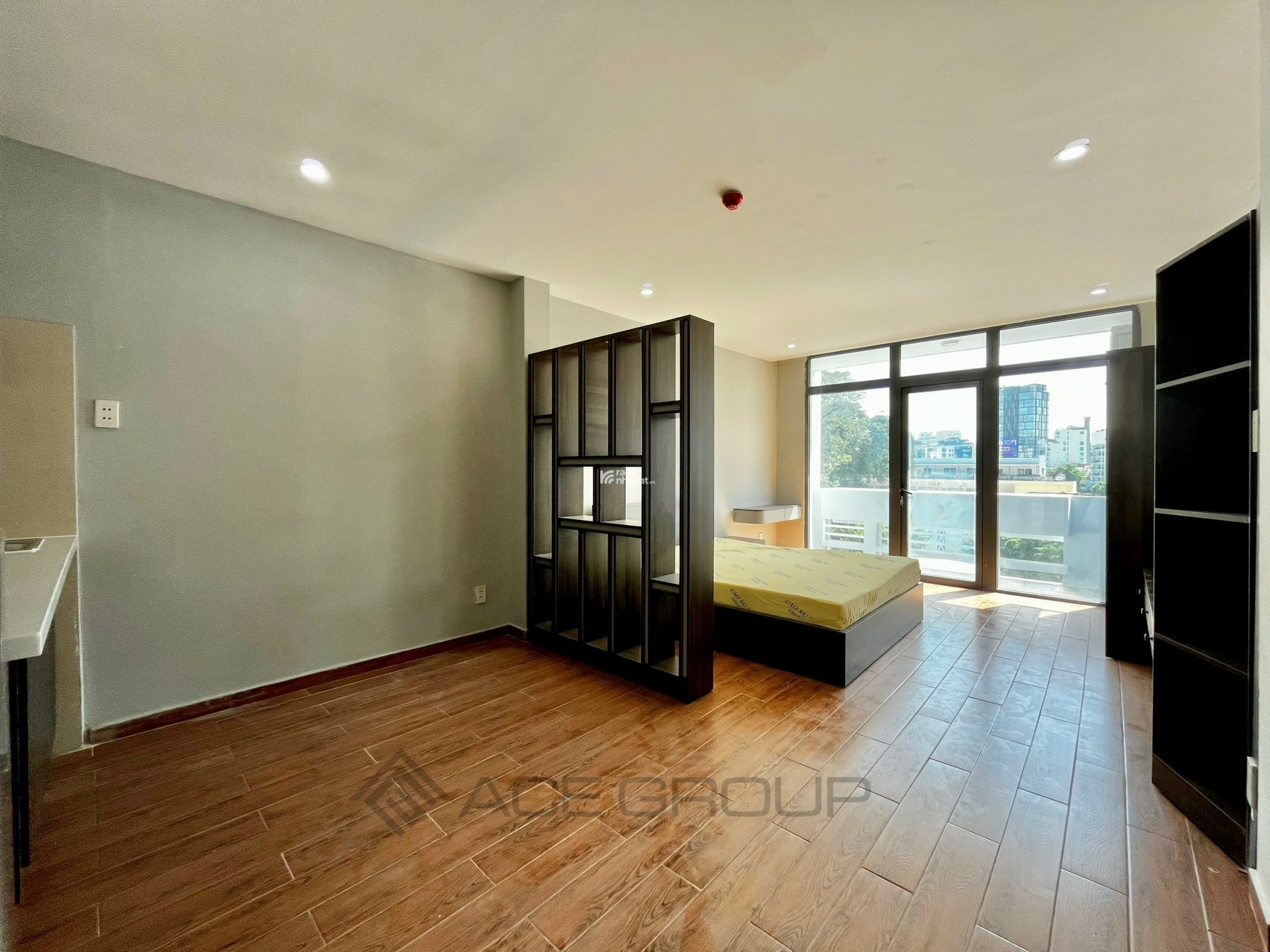 Cho thuê căn hộ quận 3, đầy đủ nội thất, ban công, mặt tiền gần công viên Tao Đàn