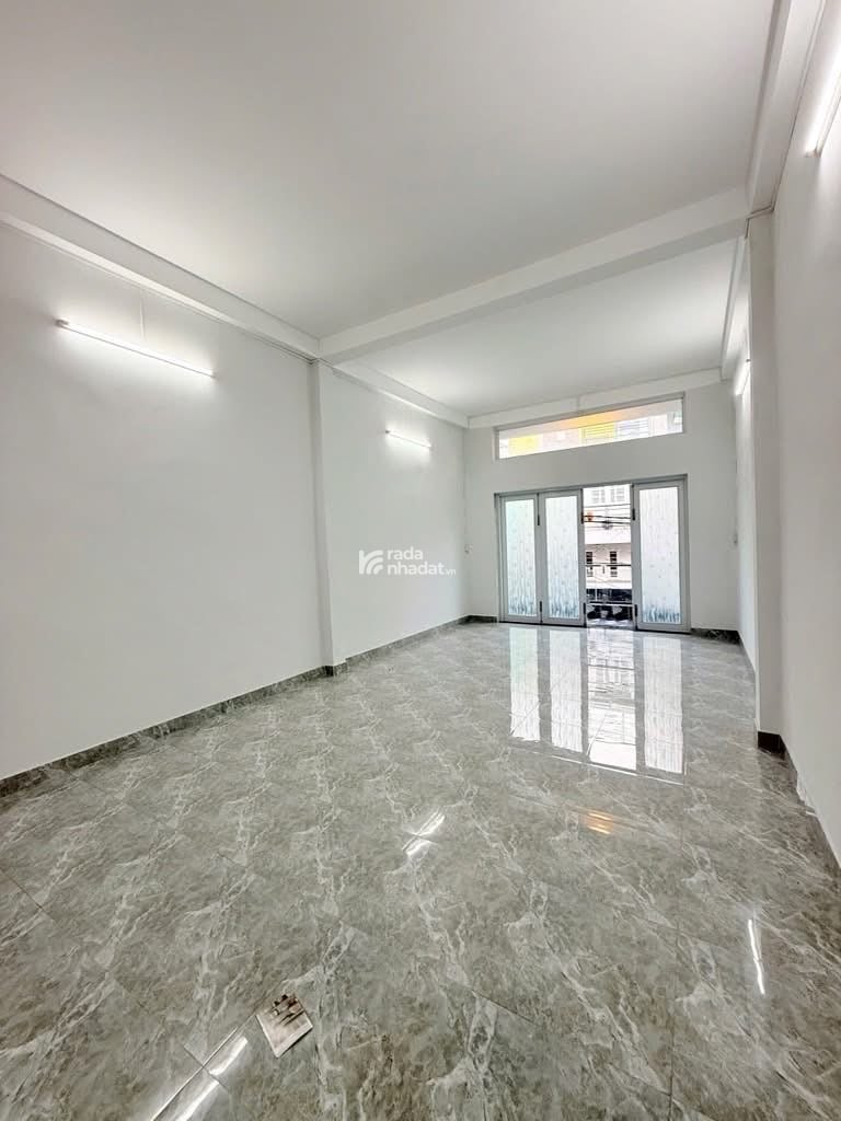 Nhà đẹp Lạc Long Quân – 108m2 – ô tô đậu cửa – ngay chợ vải Tân Bình- Chỉ 12.5 tỷ