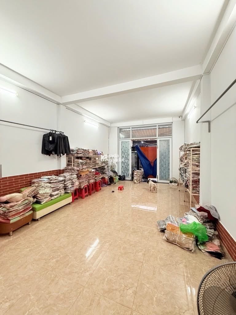 Nhà đẹp Lạc Long Quân – 108m2 – ô tô đậu cửa – ngay chợ vải Tân Bình- Chỉ 12.5 tỷ