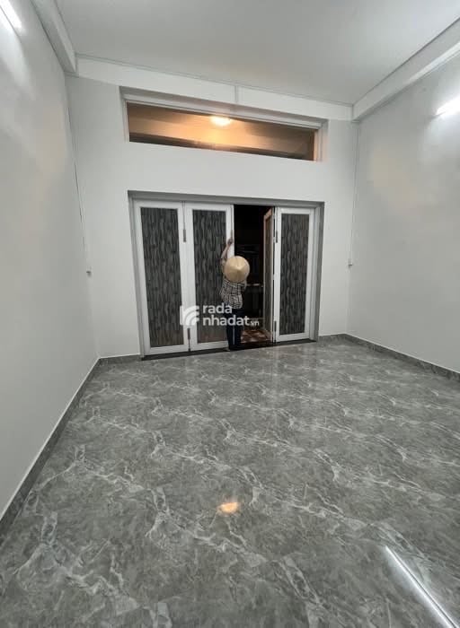Nhà đẹp Lạc Long Quân – 108m2 – ô tô đậu cửa – ngay chợ vải Tân Bình- Chỉ 12.5 tỷ
