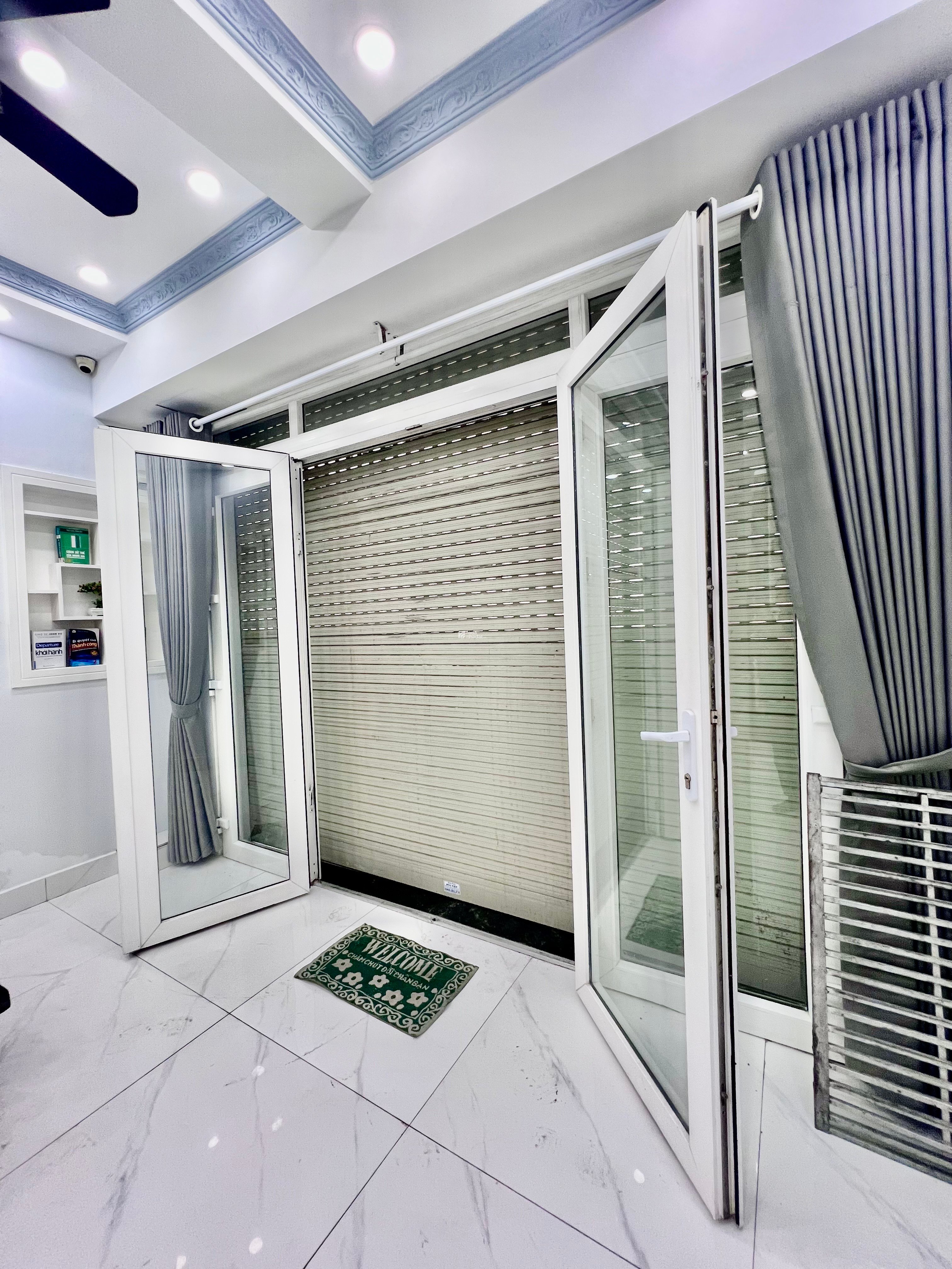 Bán nhà HXH Thích Quảng Đức ngang 4.2m vài bước ra mặt tiền nhà mới 4PN kế bên CA phường