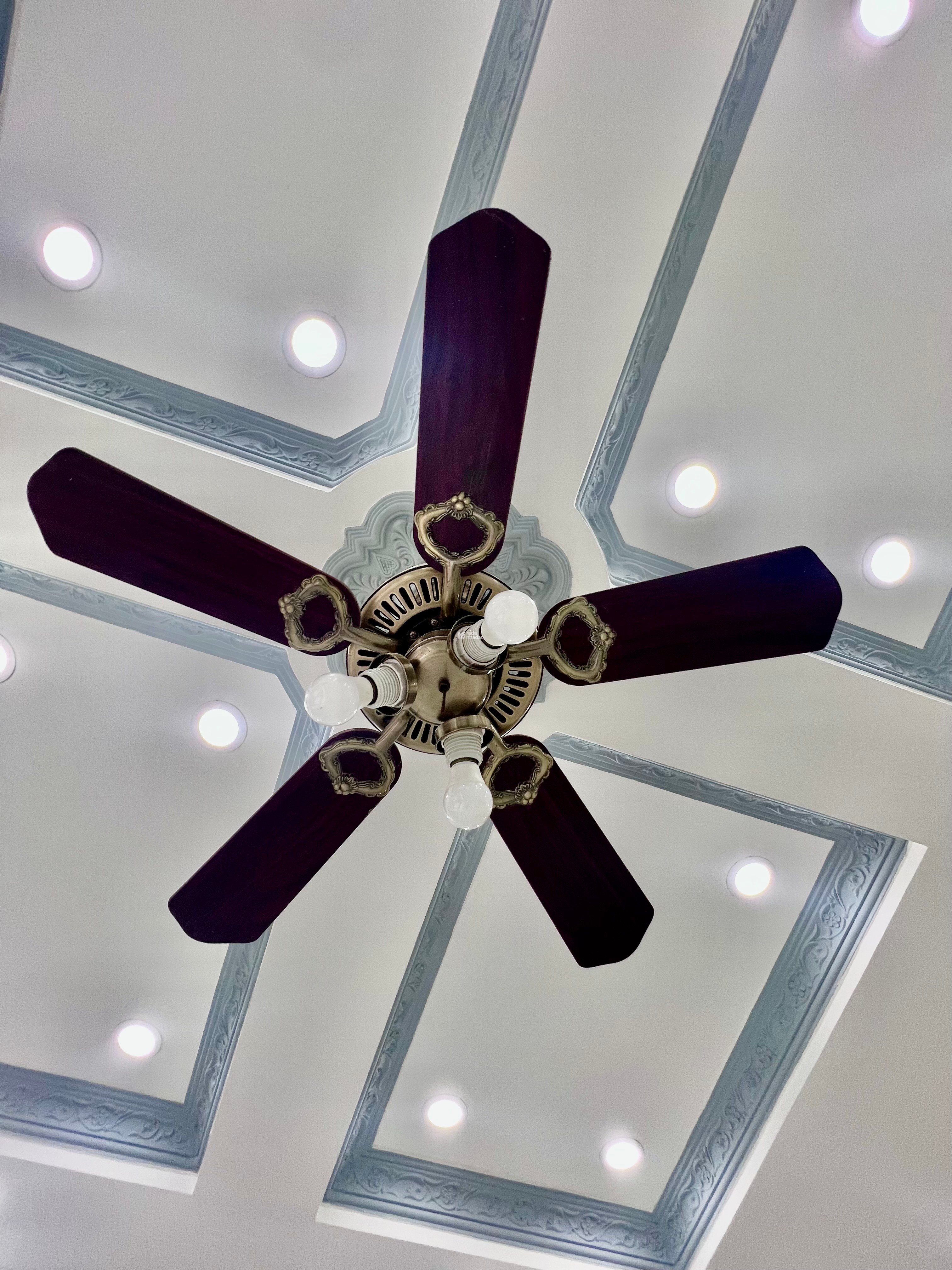 Bán nhà HXH Thích Quảng Đức ngang 4.2m vài bước ra mặt tiền nhà mới 4PN kế bên CA phường