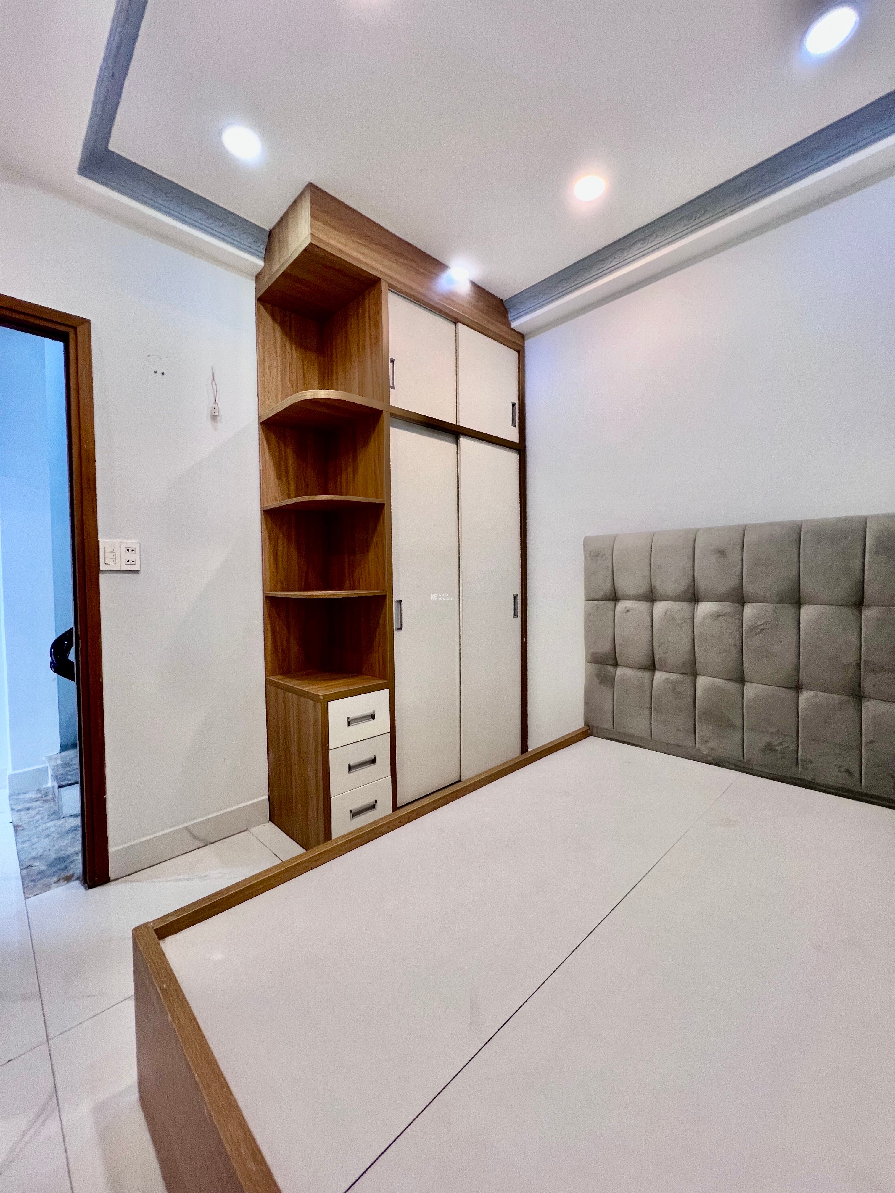 Bán nhà HXH Thích Quảng Đức ngang 4.2m vài bước ra mặt tiền nhà mới 4PN kế bên CA phường