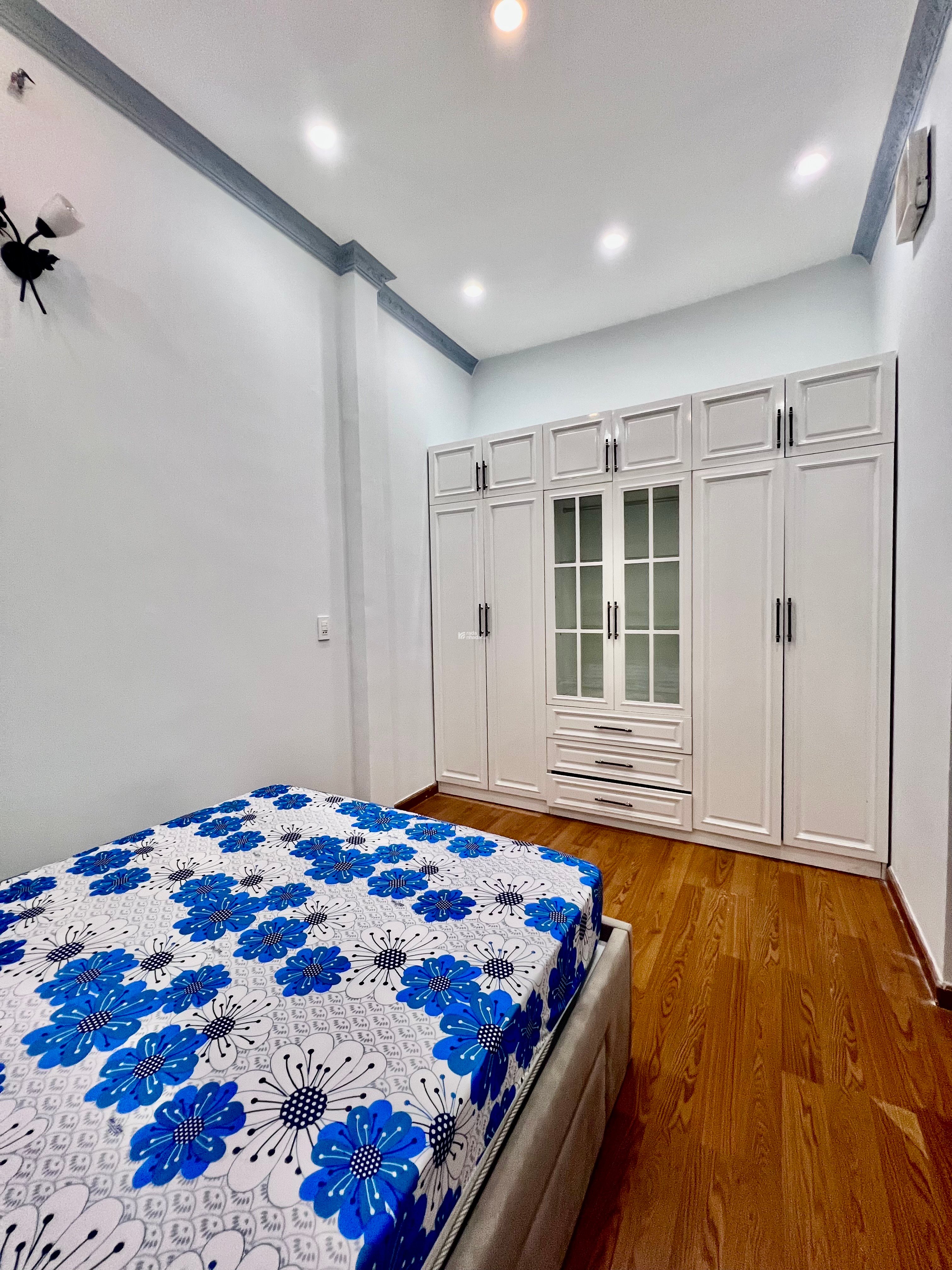 Bán nhà HXH Thích Quảng Đức ngang 4.2m vài bước ra mặt tiền nhà mới 4PN kế bên CA phường