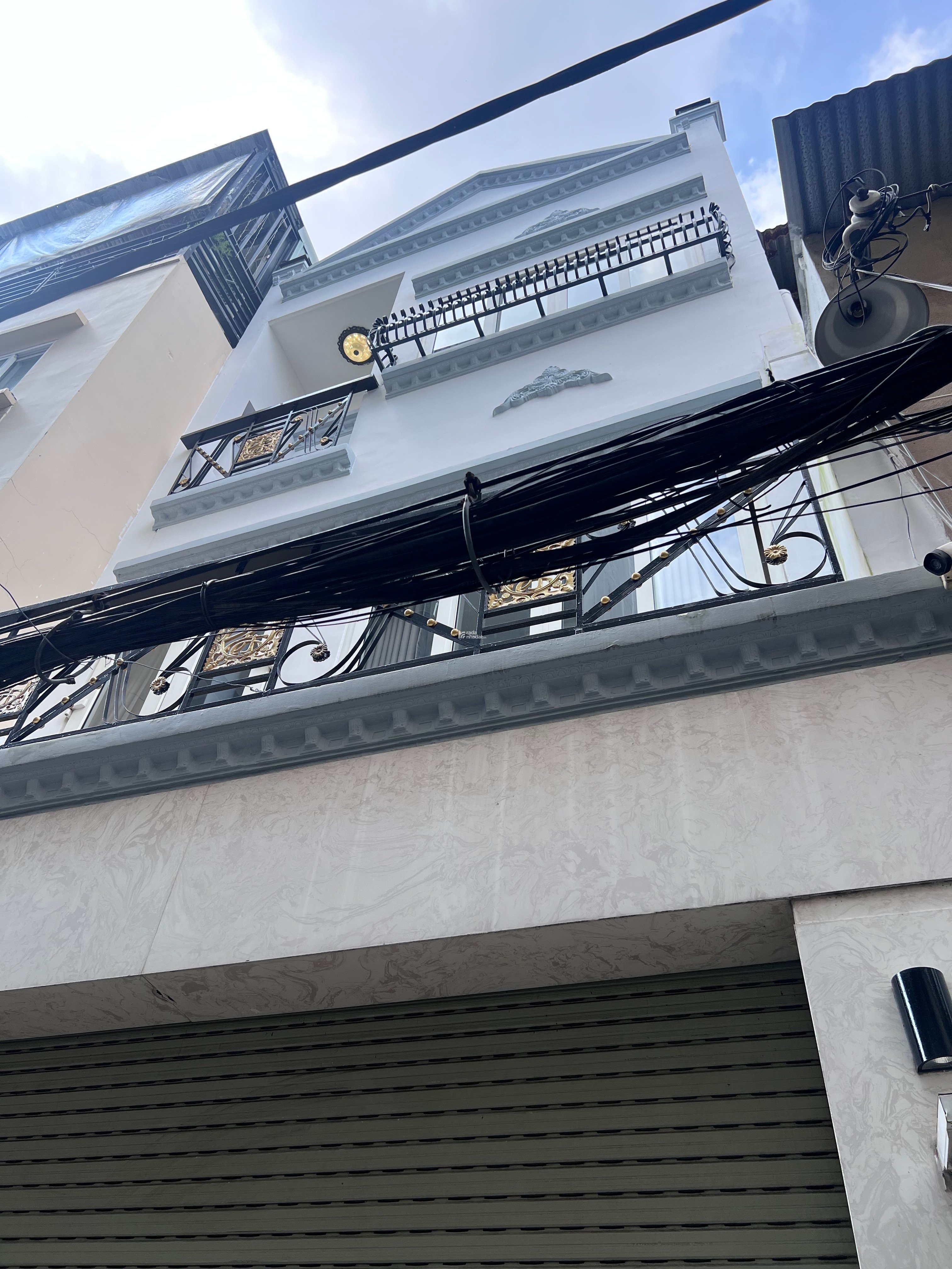 Bán nhà HXH Thích Quảng Đức ngang 4.2m vài bước ra mặt tiền nhà mới 4PN kế bên CA phường