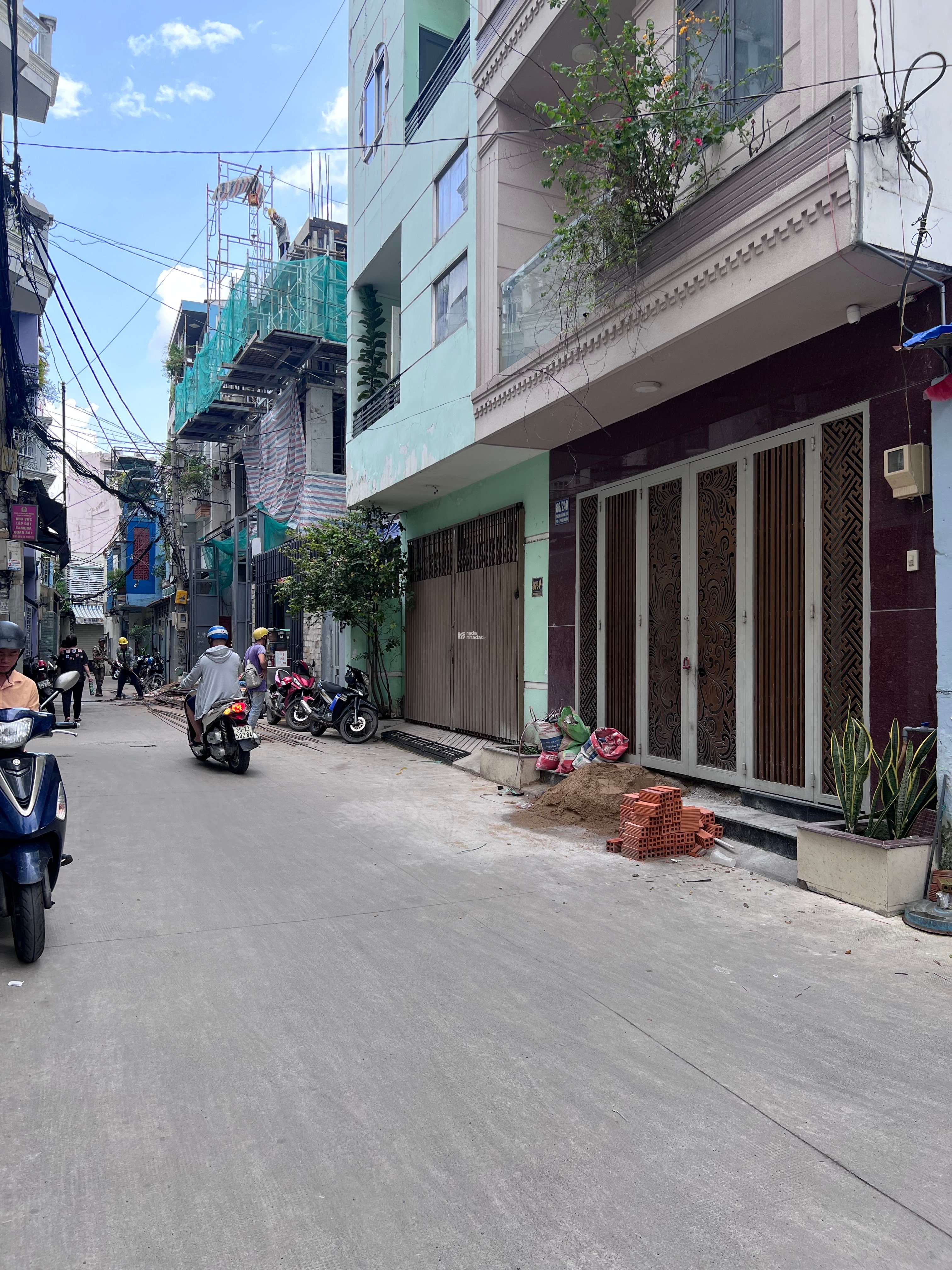 Bán nhà HXH Thích Quảng Đức ngang 4.2m vài bước ra mặt tiền nhà mới 4PN kế bên CA phường