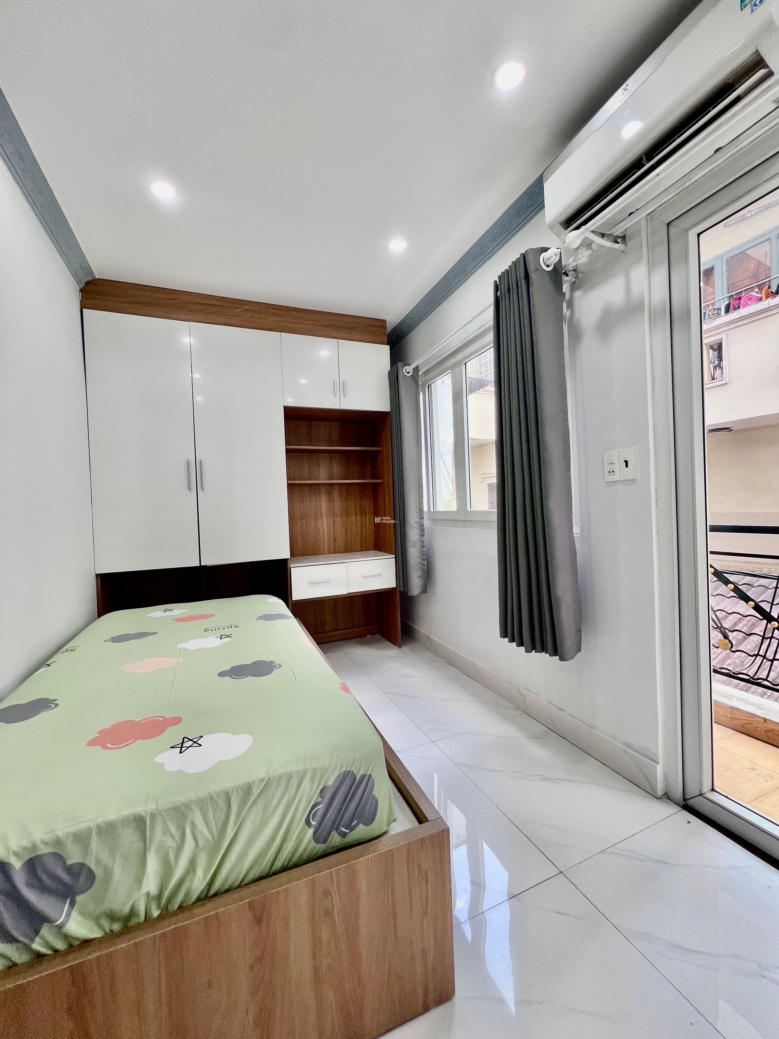 Bán nhà HXH Thích Quảng Đức ngang 4.2m vài bước ra mặt tiền nhà mới 4PN kế bên CA phường