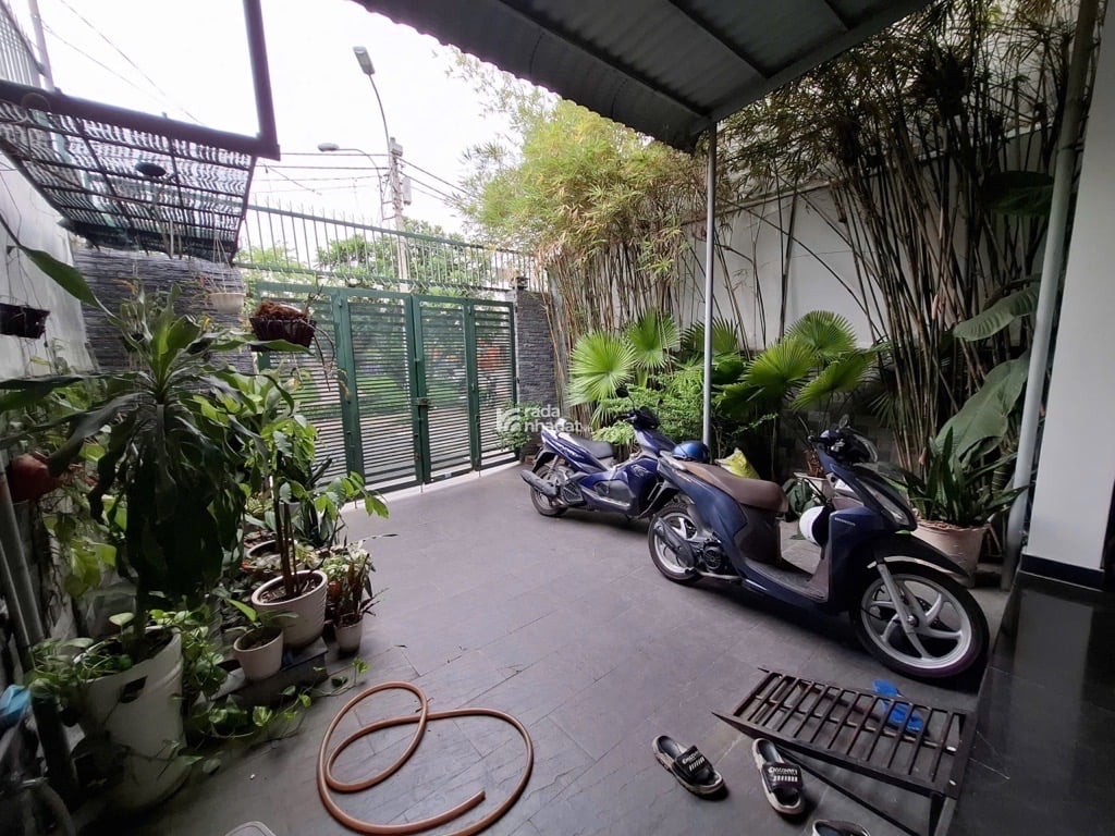 MẶT TIỀN VIEW CÔNG VIÊN – 102M2 – 3 TẦNG BTCT – Ô TÔ VÀO NHÀ – SỔ NỞ HẬU