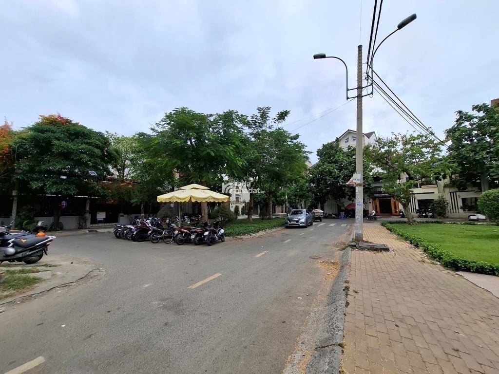 MẶT TIỀN VIEW CÔNG VIÊN – 102M2 – 3 TẦNG BTCT – Ô TÔ VÀO NHÀ – SỔ NỞ HẬU