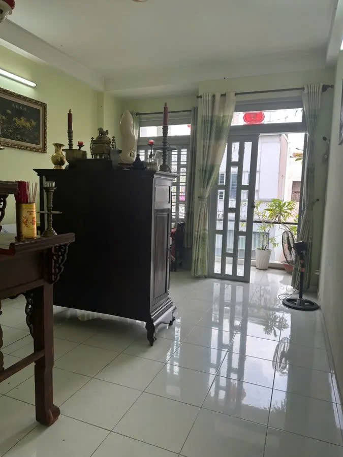 Hẻm 8m kế bên chung cư Bàu Cát, 120m2, 3 tầng, 6PN, nhà đẹp, chỉ 14.3 tỷ
