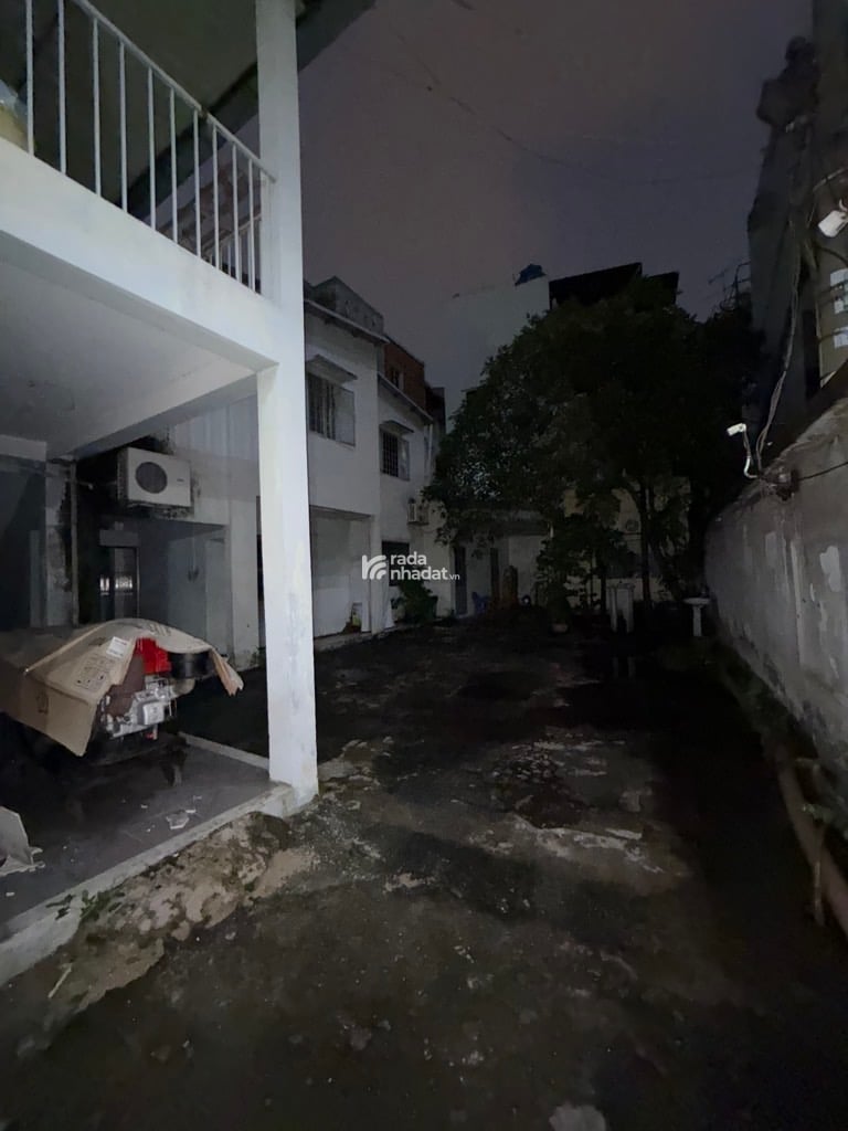  tầng cho thuê 140tr/tháng, chưa khai thác hết công suất, nếu tự khai thác hơn 200tr/tháng.