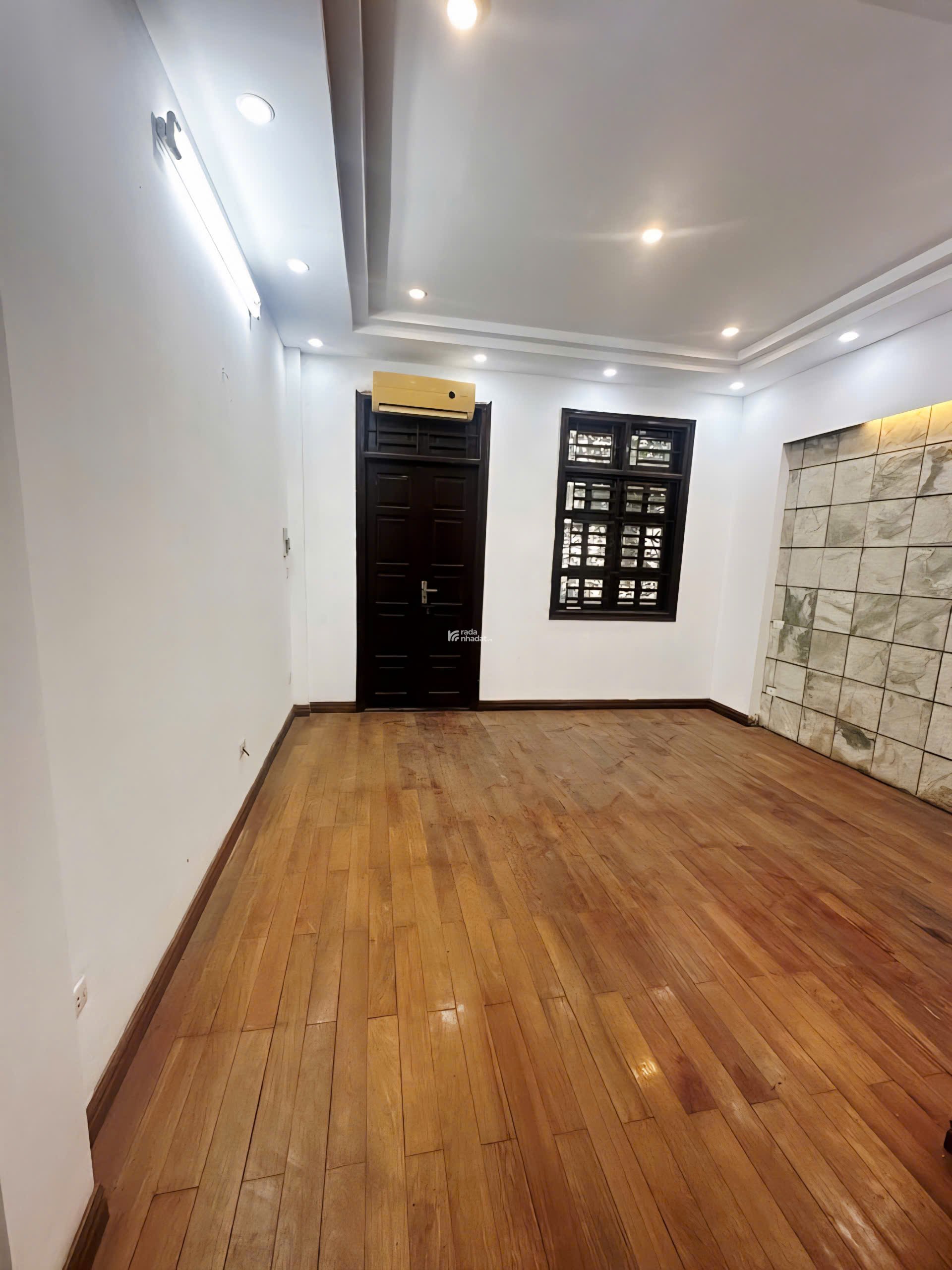 Nhà đẹp Hoàng Hoa Thám gần ngõ thông ô tô 32m2 giá 7.2 tỷ
