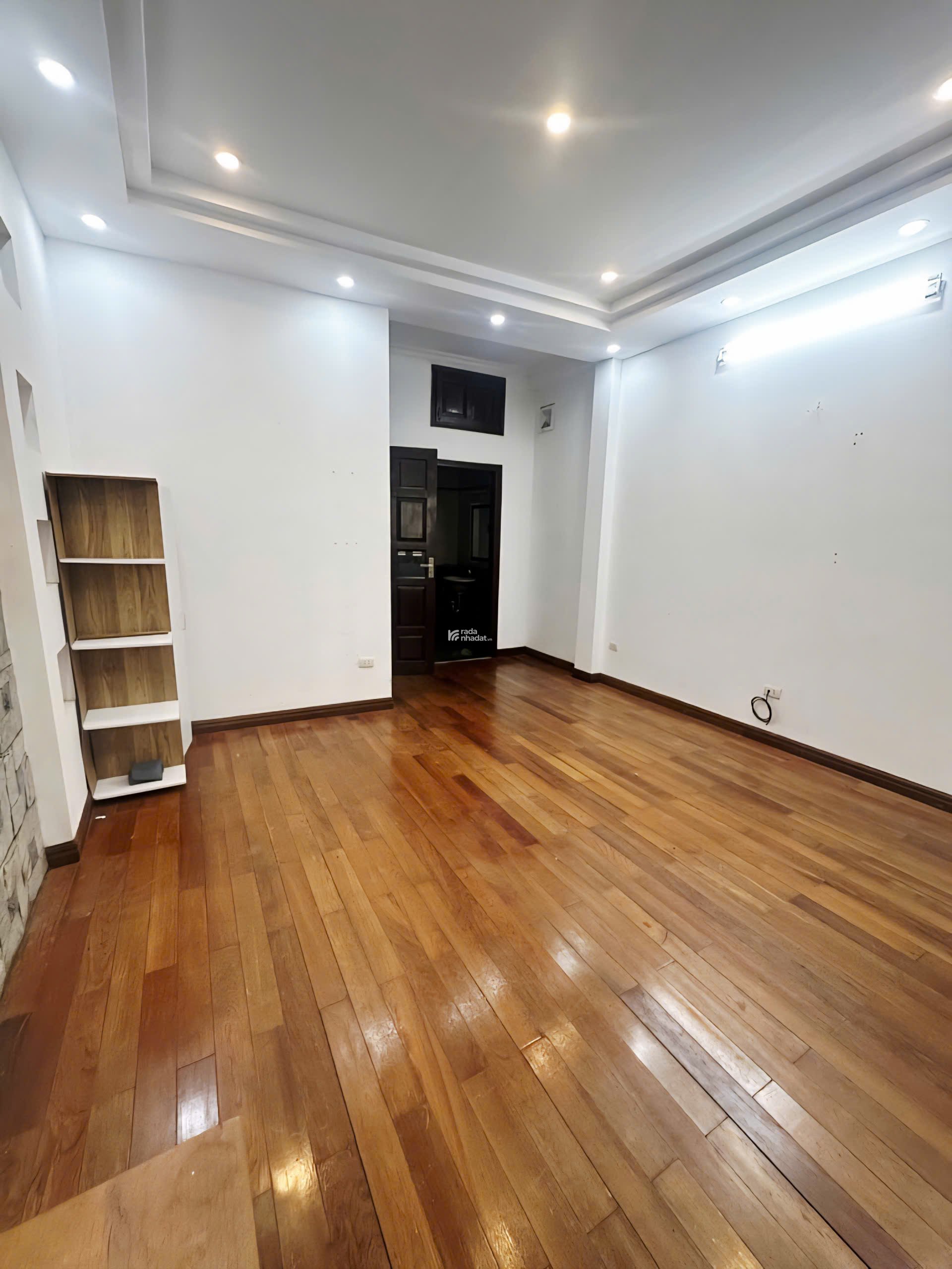 Nhà đẹp Hoàng Hoa Thám gần ngõ thông ô tô 32m2 giá 7.2 tỷ