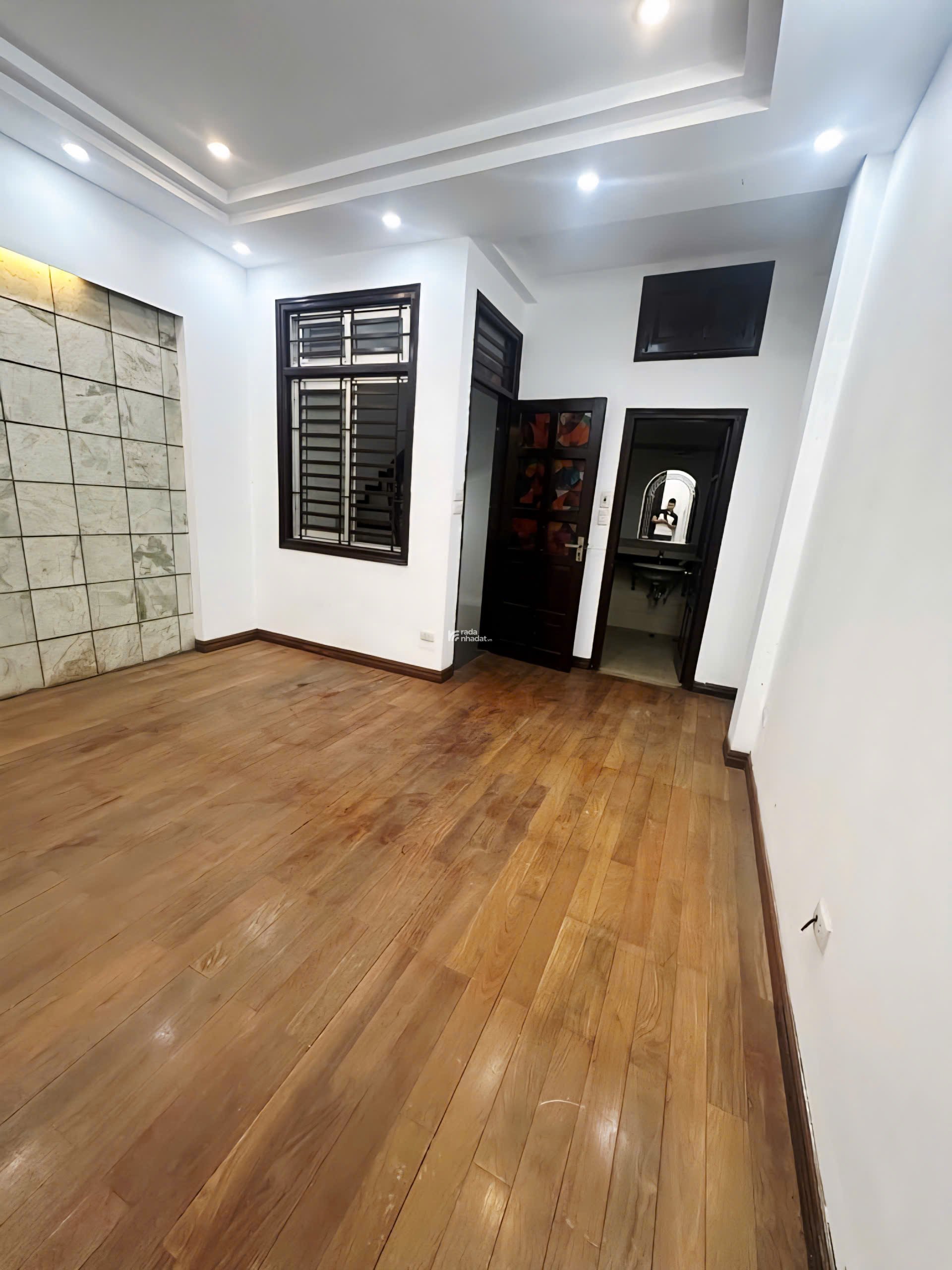 Nhà đẹp Hoàng Hoa Thám gần ngõ thông ô tô 32m2 giá 7.2 tỷ