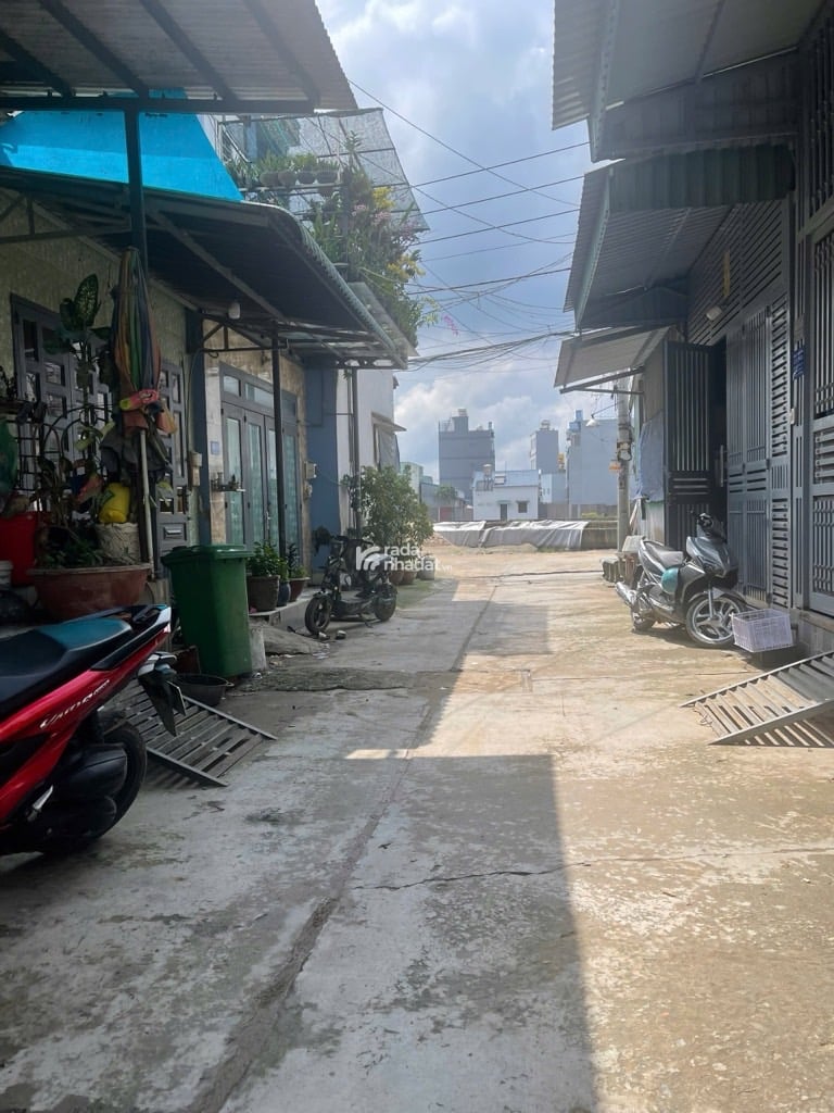 BÁN NHÀ TỈNH LỘ 10 64M2 5.X TỶ 4PN NGỦ TRỆT HẺM XE TẢI GẦN KÊNH THAM LƯƠNG BÌNH TÂN 