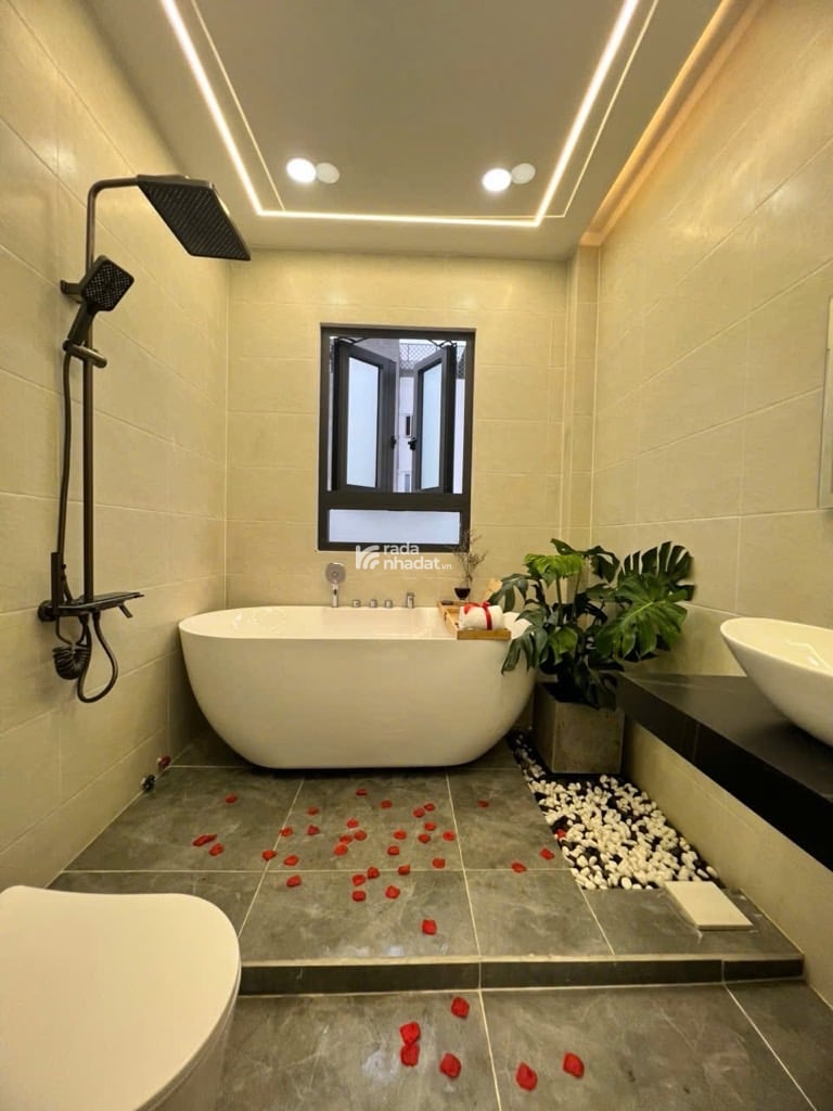 NHÀ XÂY MỚI DỌN VÀO Ở NGAY - KỀ BÊN LÊ THÚC HOẠCH - BÌNH LONG - NGÃ TƯ 4 XÃ - GIÁP TÂN PHÚ - 2 TẦNG