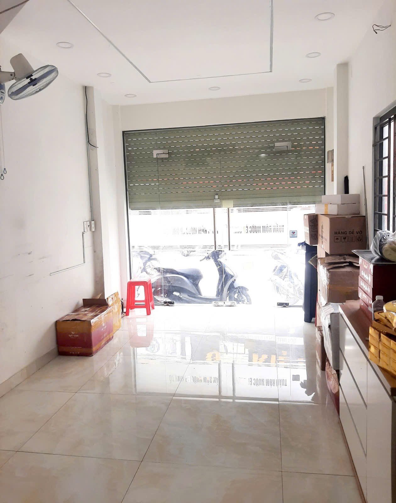 CĂN GÓC 2 MẶT TIỀN KINH DOANH NGAY CV LÀNG HOA - GIÁ 20TR/THÁNG
