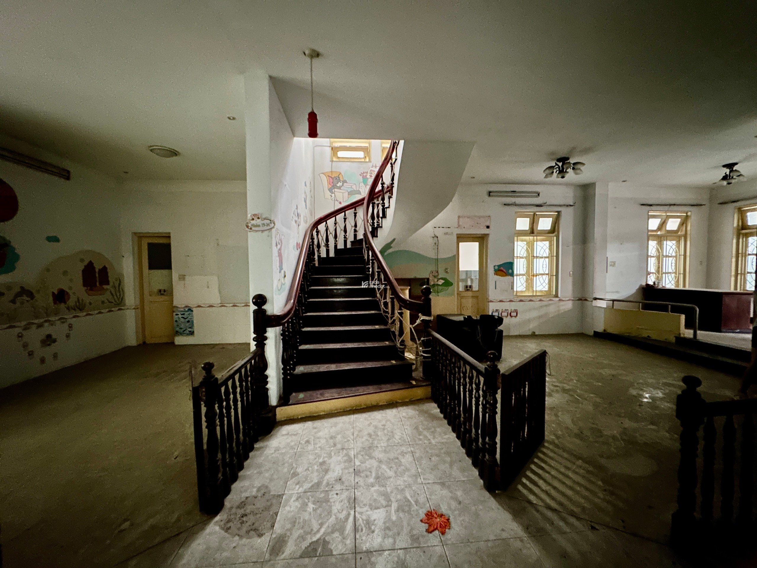 BIỆT THỰ VƯỜN 350M2 TRỆT 1LẦU NGUYỀN VĂN ĐẬU NGAY KHU CAFE,SPA,NHÀ TRẺ