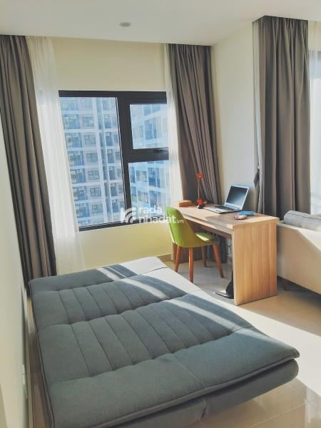 Căn hộ Vinhomes Grand Park tầng thấp và nội thất cơ bản.