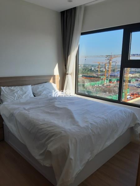 Căn hộ Vinhomes Grand Park tầng thấp và nội thất cơ bản.