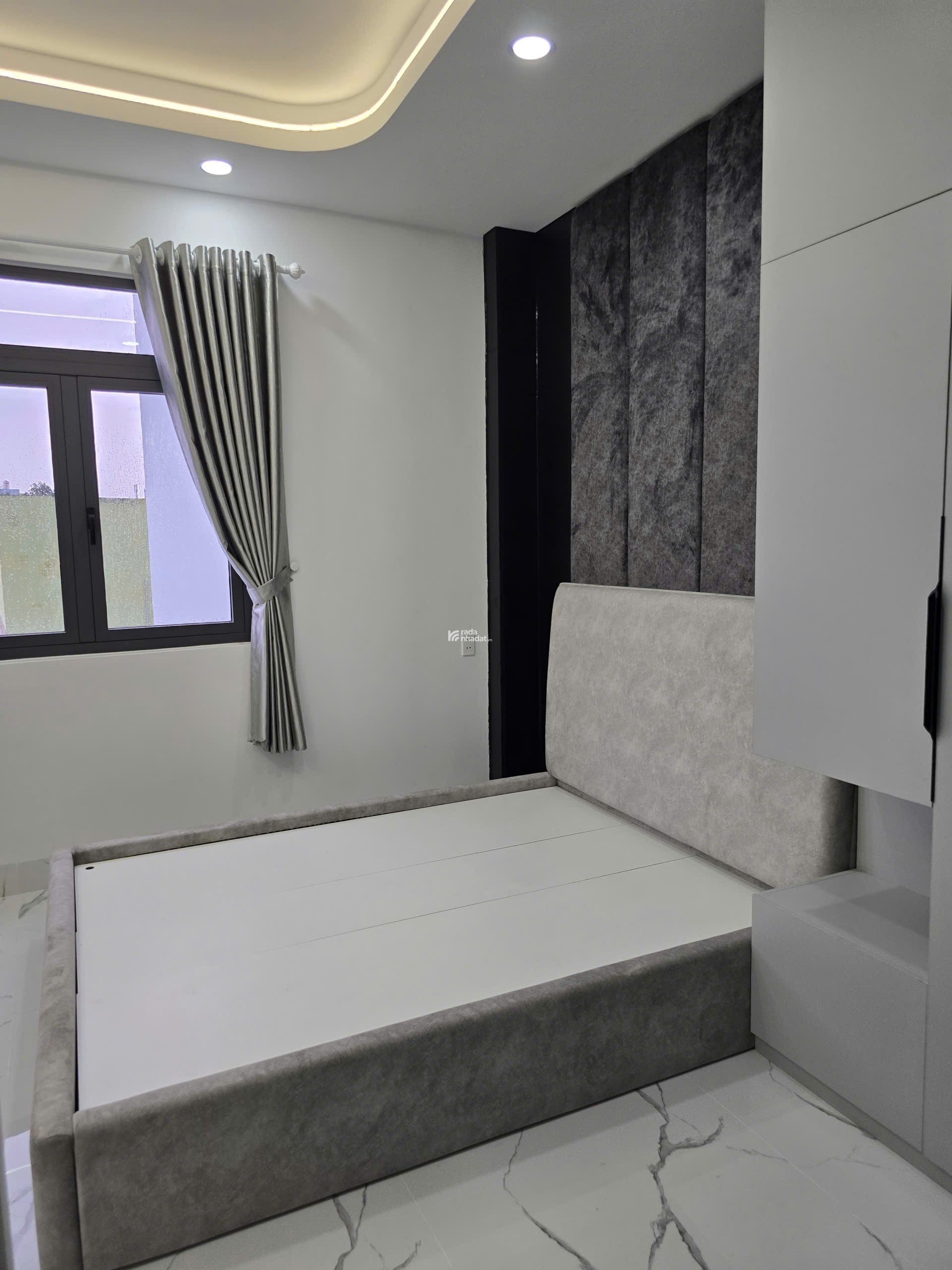 NHÀ Đúc BTCT 2 Lầu, 76m2, Gần Ngã Tư Bốn Xã, Hẻm Oto, Giá 5 TỶ