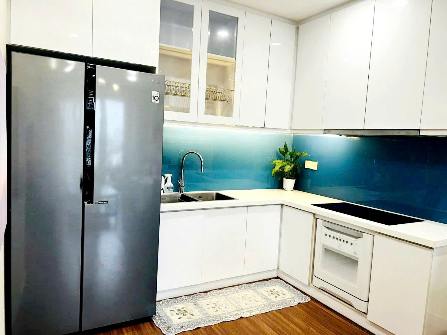 Bán căn 2PN 7,2 tỷ tại The Sun Avenue, 73m2, full nội thất, đã có sổ hồng, vào ở ngay