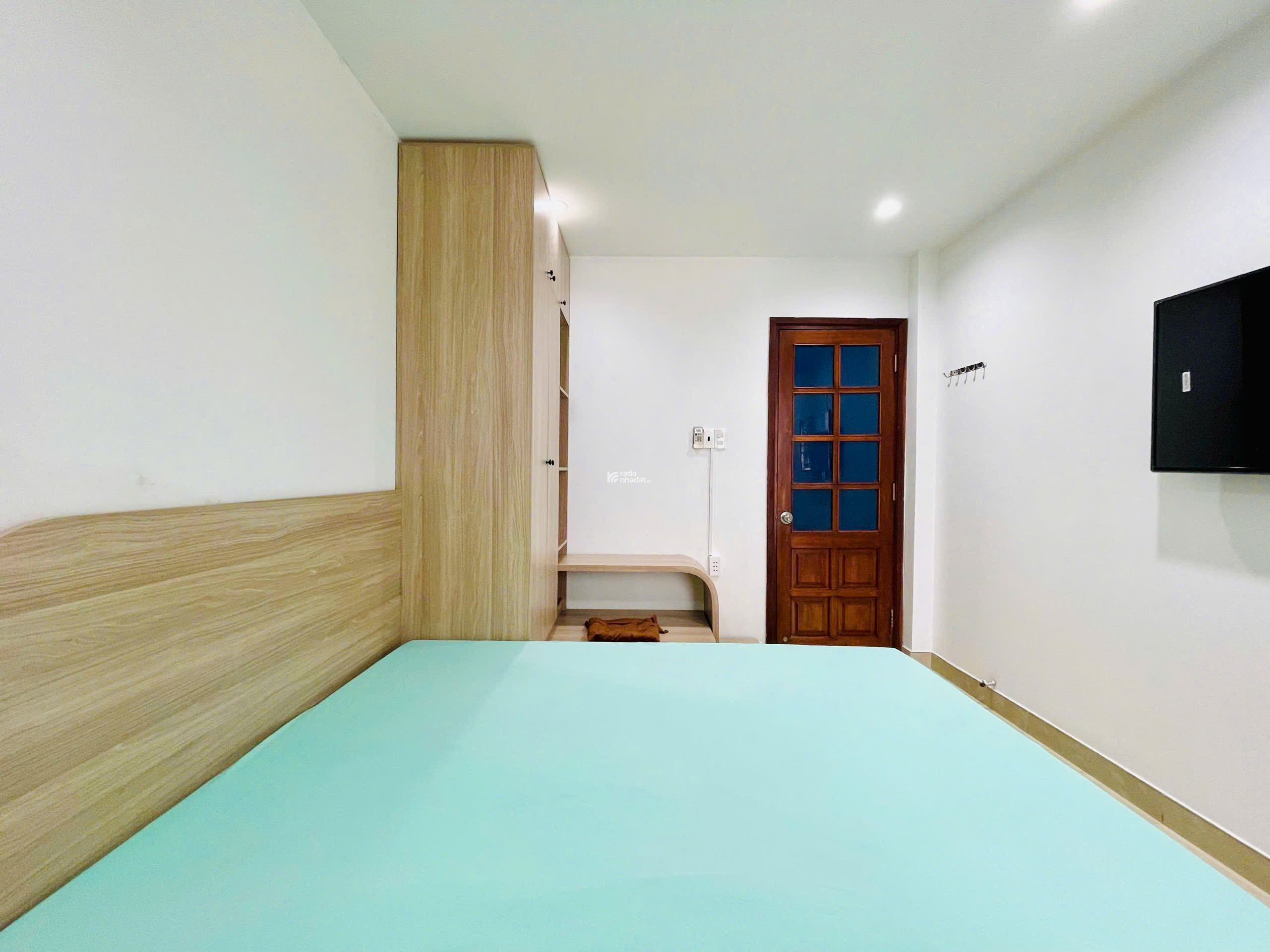 Cho thuê căn hộ tại quận 1, thang máy, mặt tiền, thoáng mát gần UEH Trần Quang Khải