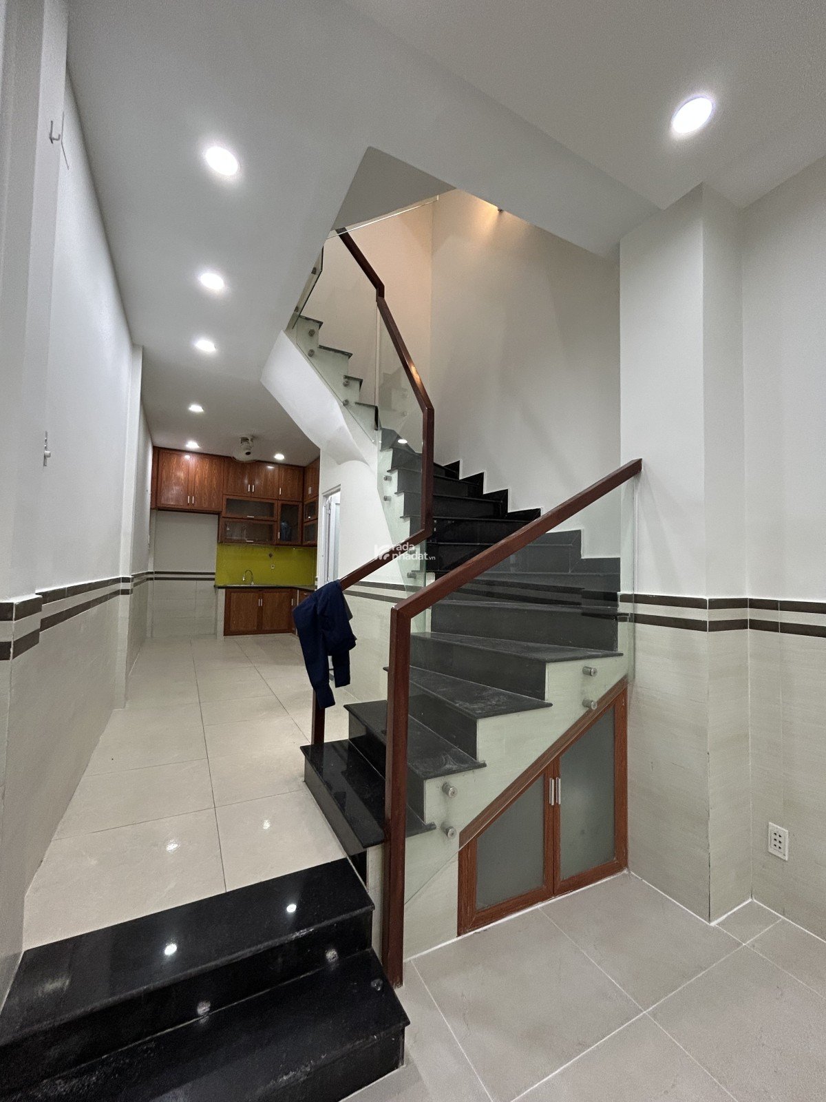 Bán nhà Hoàng Văn Thụ, Út Tịch, Tân Bình, 37m2, 3 tầng, 6.3 tỷ.