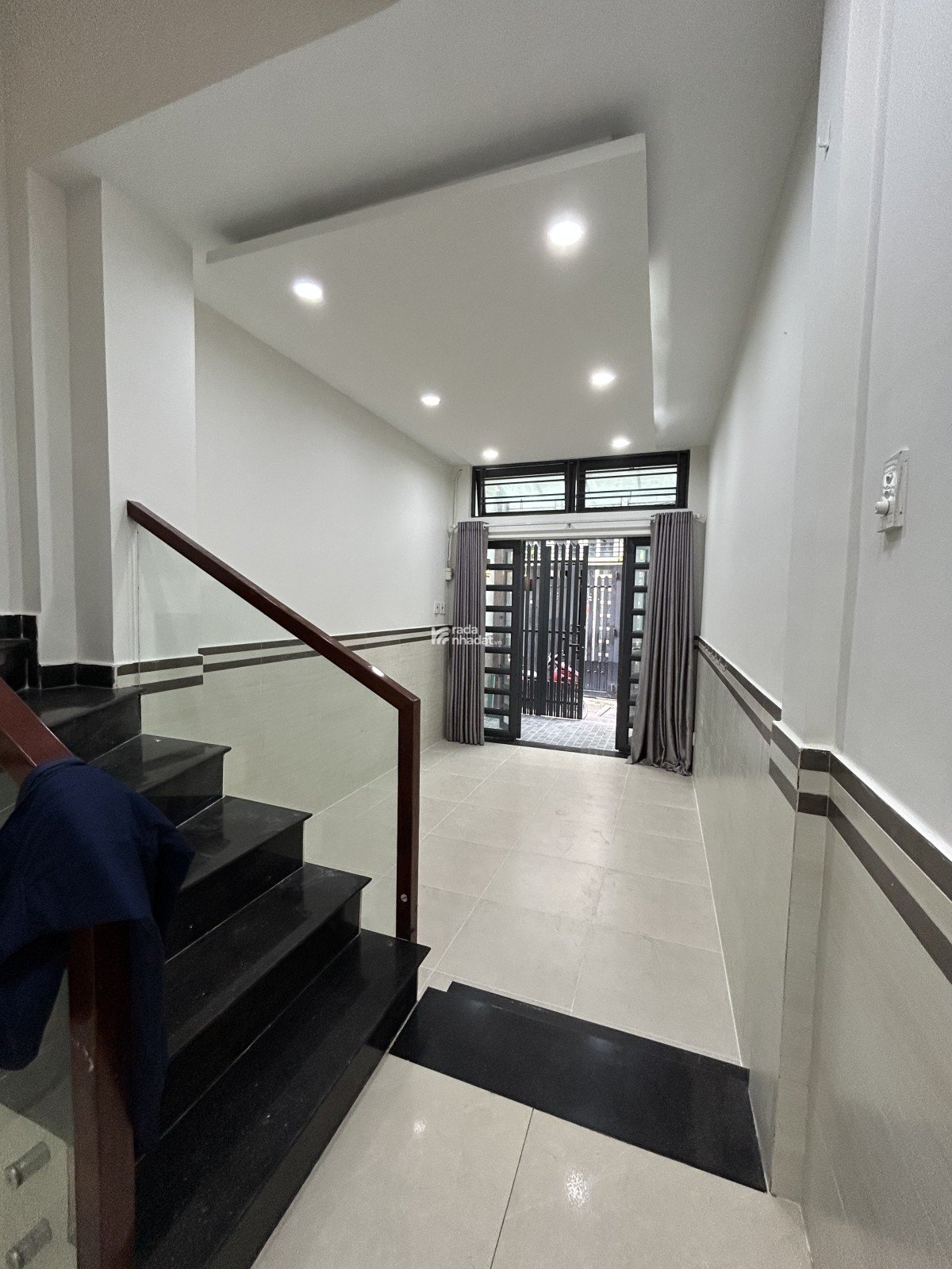 Bán nhà Hoàng Văn Thụ, Út Tịch, Tân Bình, 37m2, 3 tầng, 6.3 tỷ.