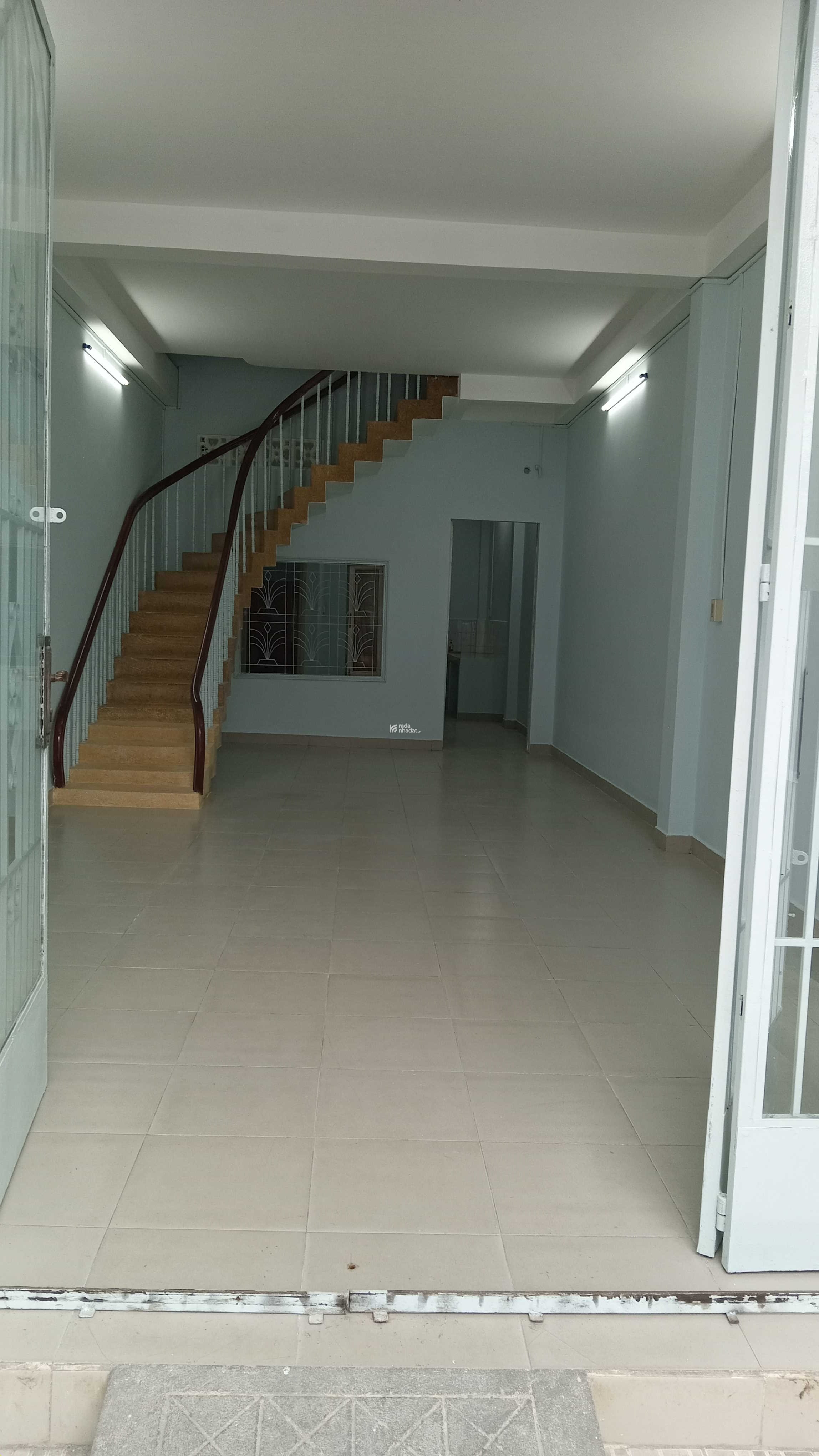 Sát mặt tiền Bình Phú. 1T,1L,1Th. Sân rộng để xe hơi, mới sơn sửa