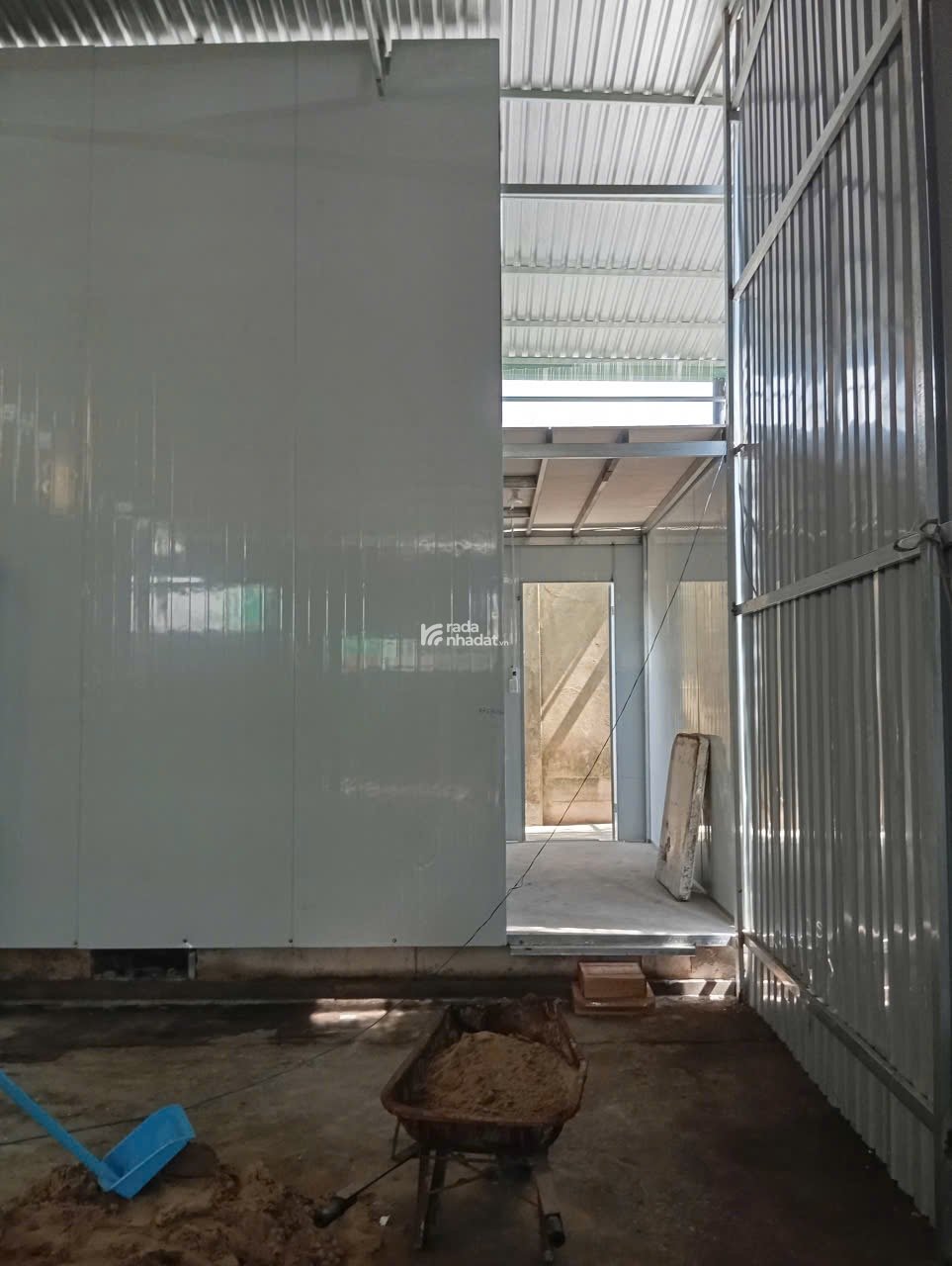 Cho thuê nhà xưởng 200m2 Mặt tiền Lê văn việt Q9 - giá 16triệu/1 tháng