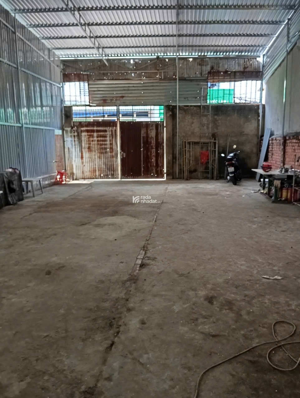 Cho thuê nhà xưởng 200m2 Mặt tiền Lê văn việt Q9 - giá 16triệu/1 tháng