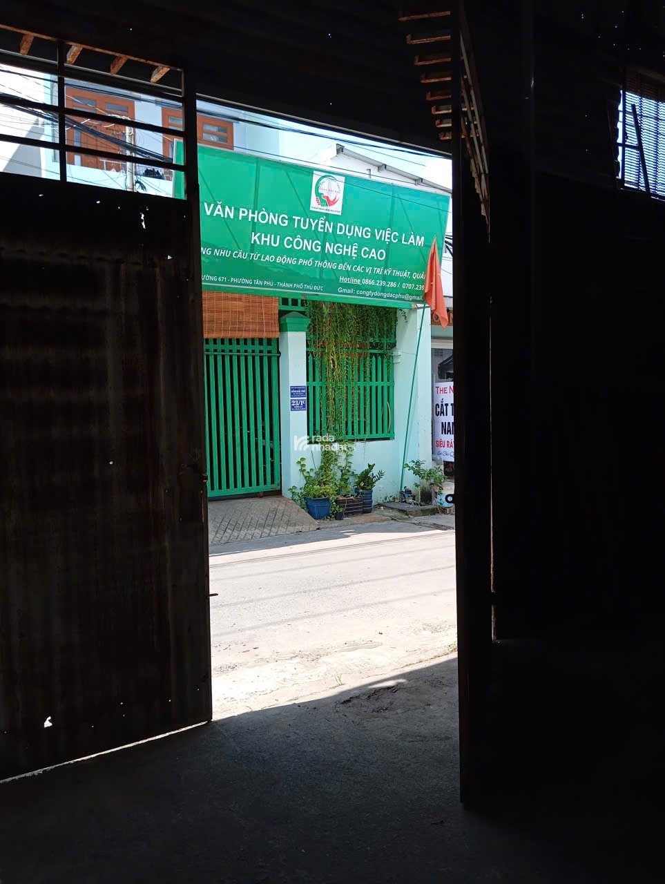 Cho thuê nhà xưởng 200m2 Mặt tiền Lê văn việt Q9 - giá 16triệu/1 tháng
