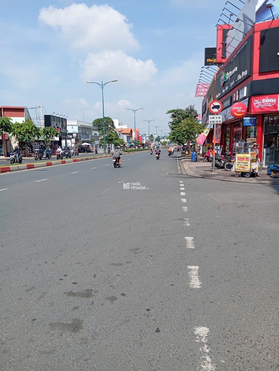 Cho thuê nhà xưởng 200m2 Mặt tiền Lê văn việt Q9 - giá 16triệu/1 tháng
