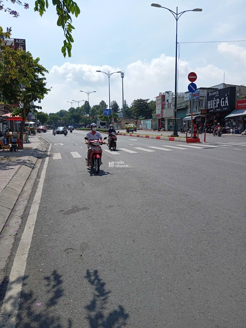 Cho thuê nhà xưởng 200m2 Mặt tiền Lê văn việt Q9 - giá 16triệu/1 tháng