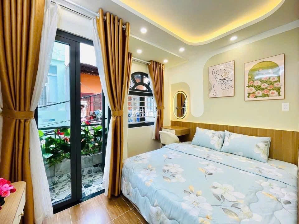 Bán gấp nhà xoay vốn Lê Quang Định BT 3TỶ620 , DT 36m2 , 2 PN , hẻm xe hơi , Sổ Hồng Riêng