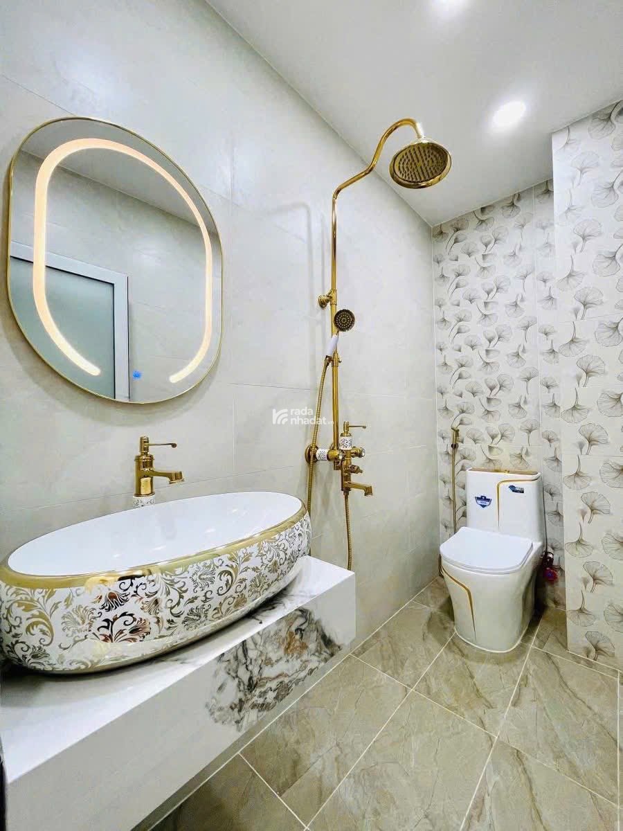 Bán gấp nhà xoay vốn Lê Quang Định BT 3TỶ620 , DT 36m2 , 2 PN , hẻm xe hơi , Sổ Hồng Riêng