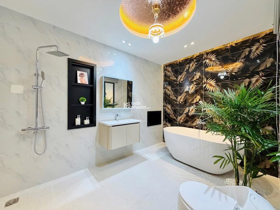 Bán nhà đẹp để lại nội thất ở Hoàng Hoa Thám, P5, Q. Bình Thạnh. Giá 3tỷ740, 63m2, SHR