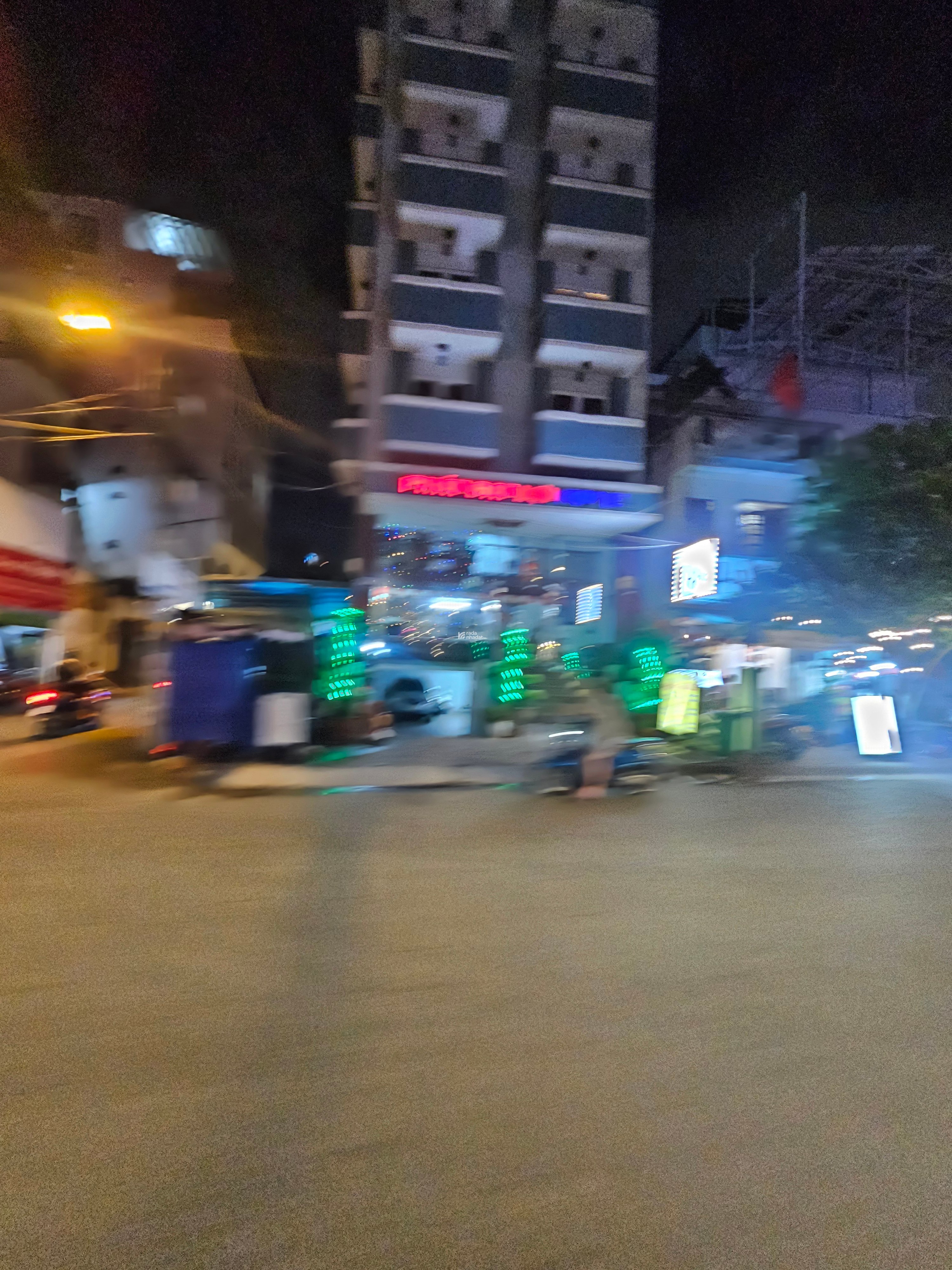 BÁN NHÀ RIÊNG QUẬN 7, NGAN 8,5m x 20m, CHDV 8 TẦNG, CÓ THU NHẬP 250tr/tháng, ĐƯỜNG NGUYỄN THỊ THẬP 