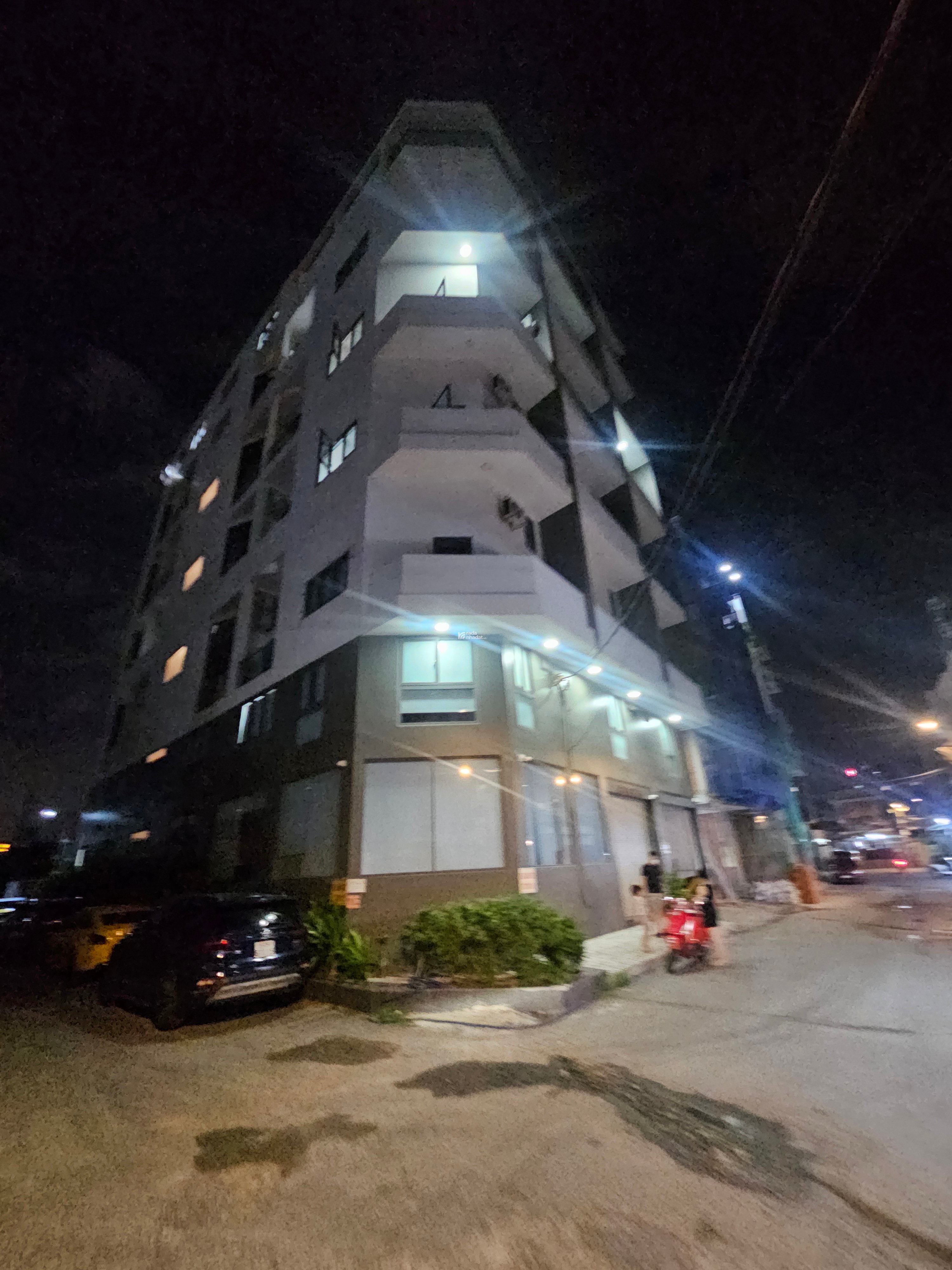 BÁN NHÀ RIÊNG QUẬN 7, NGAN 8,5m x 20m, CHDV 8 TẦNG, CÓ THU NHẬP 250tr/tháng, ĐƯỜNG NGUYỄN THỊ THẬP 